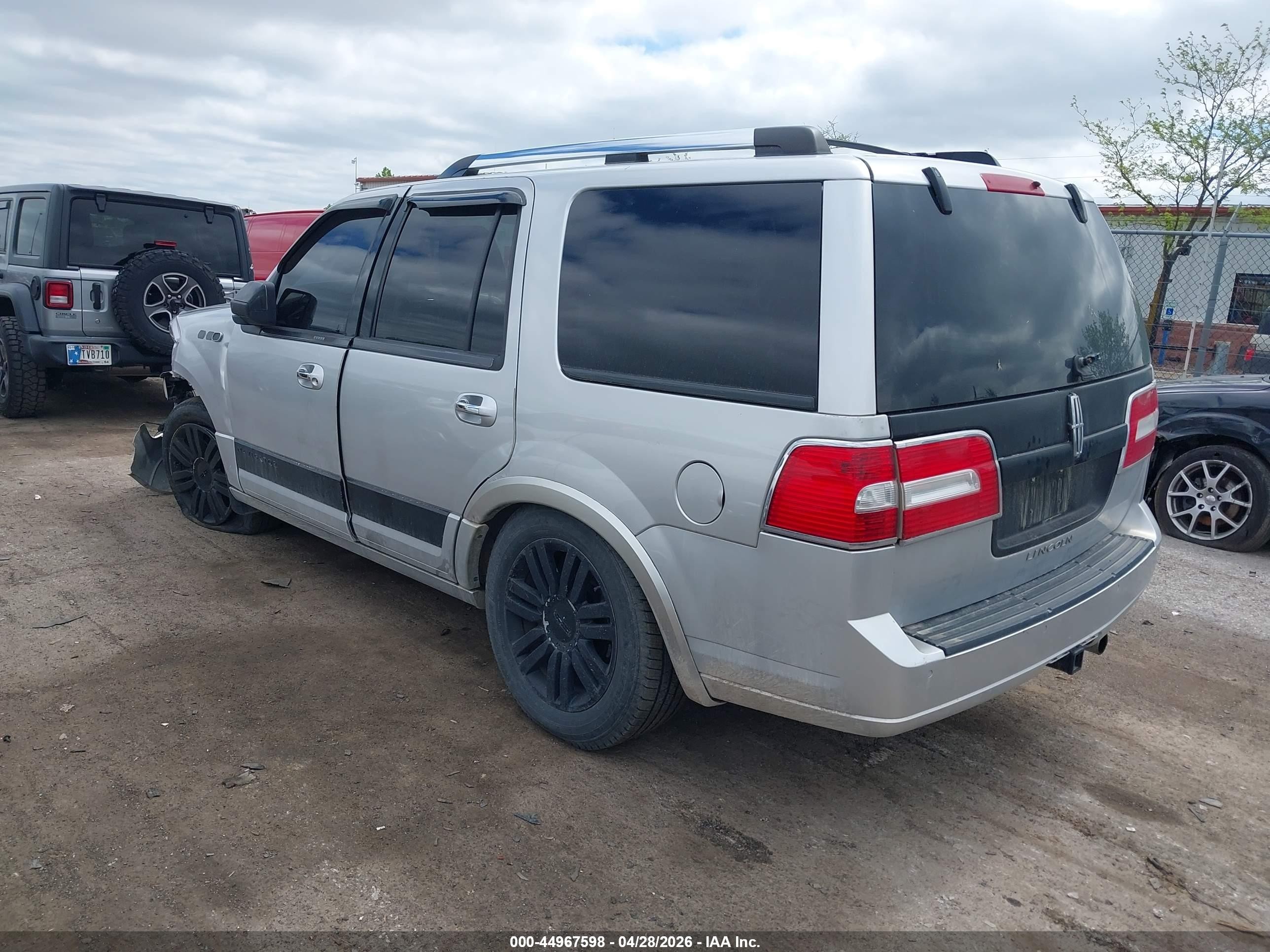 2012 Lincoln Navigator   Silver vin: 5LMJJ2J53CEL04799