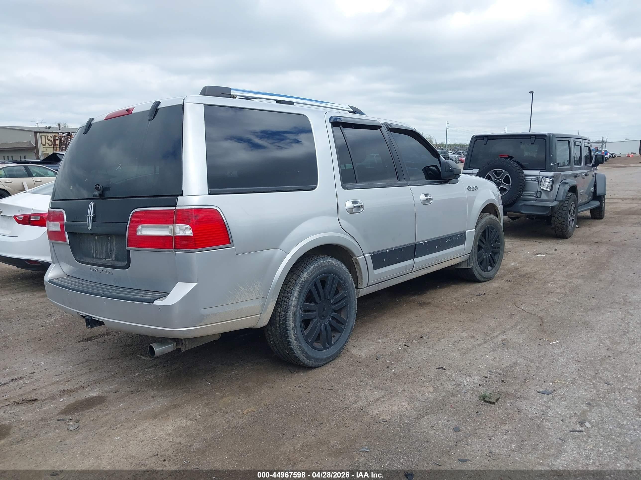 2012 Lincoln Navigator   Silver vin: 5LMJJ2J53CEL04799