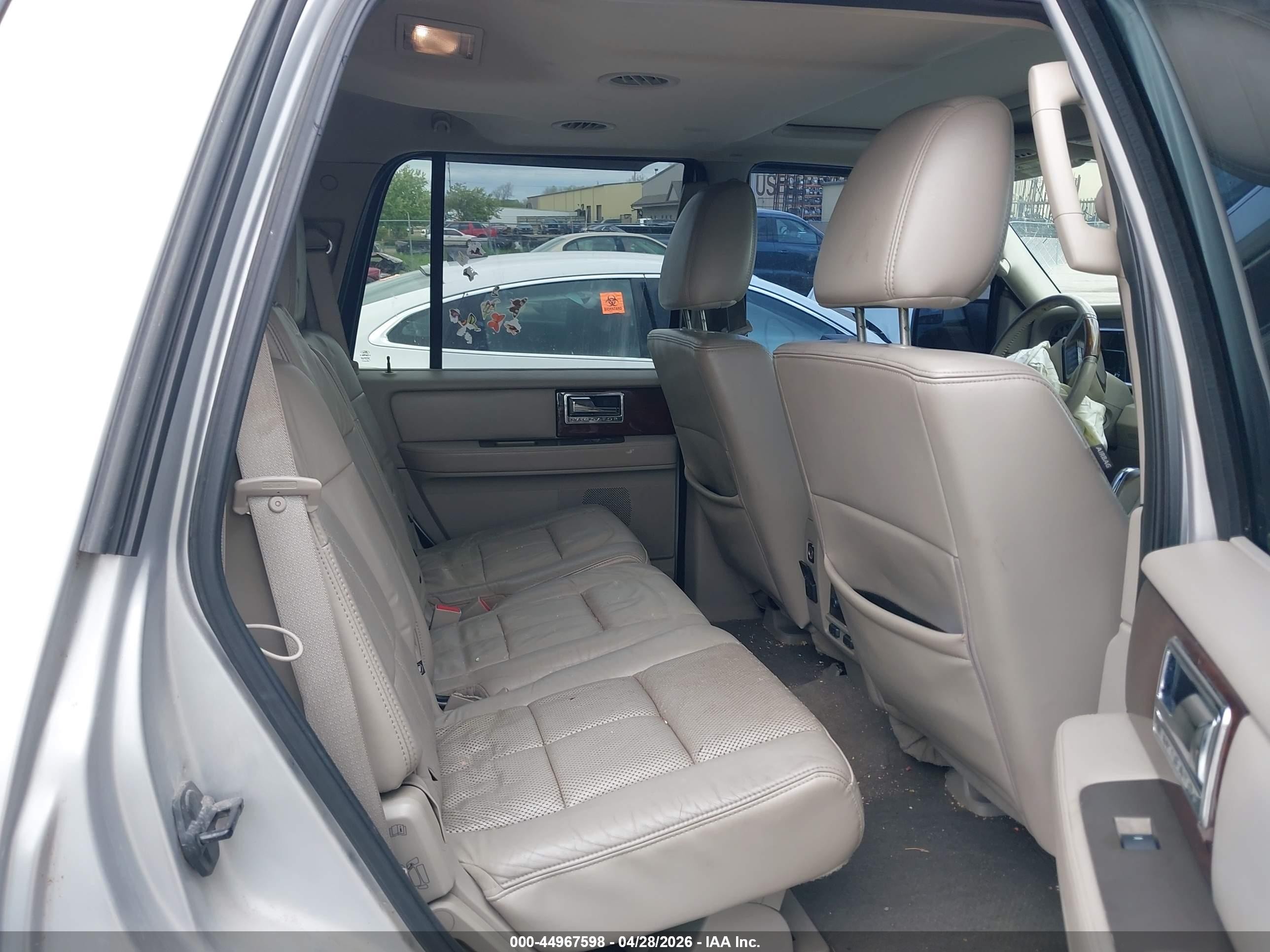 2012 Lincoln Navigator   Silver vin: 5LMJJ2J53CEL04799