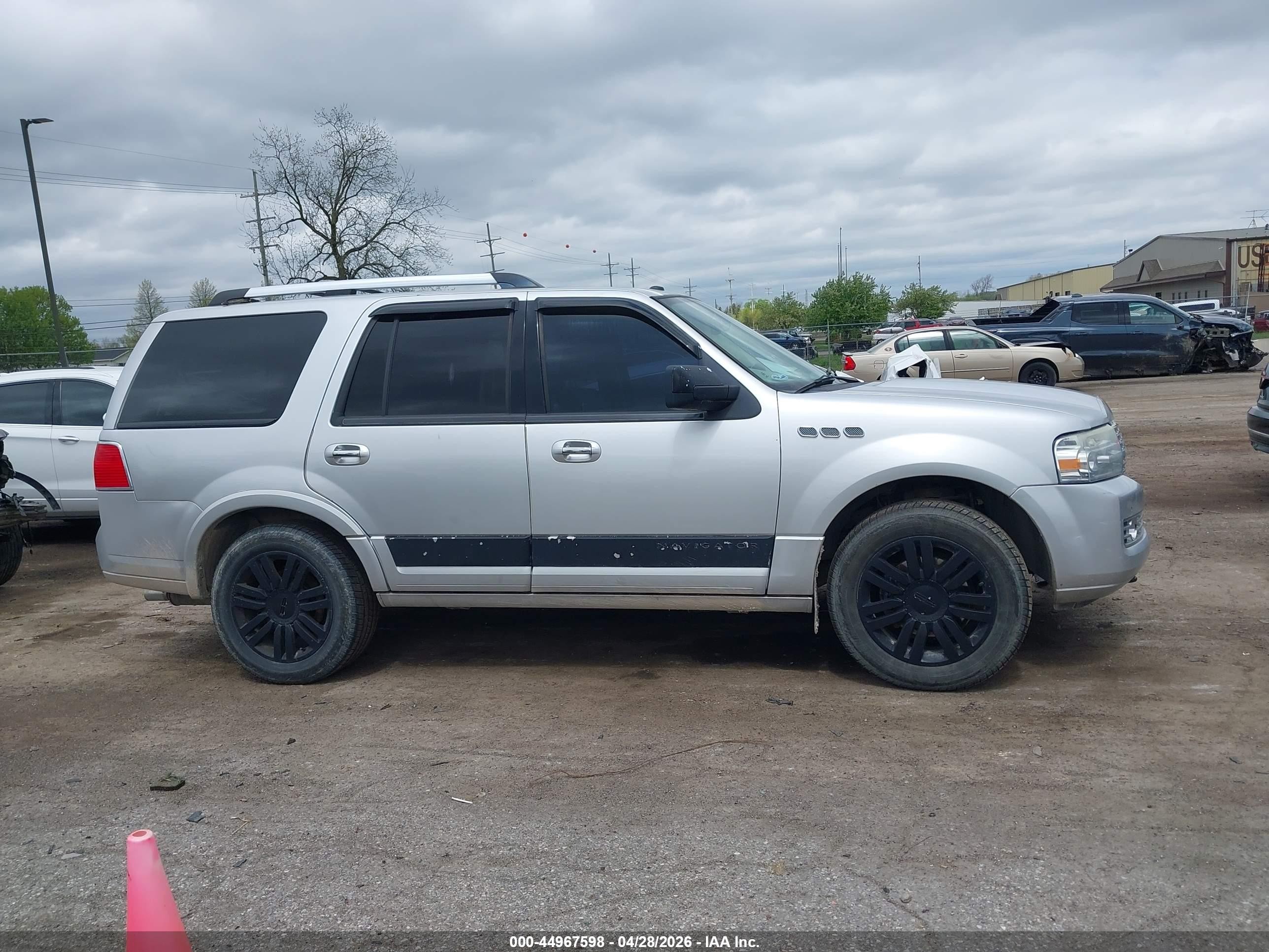 2012 Lincoln Navigator   Silver vin: 5LMJJ2J53CEL04799