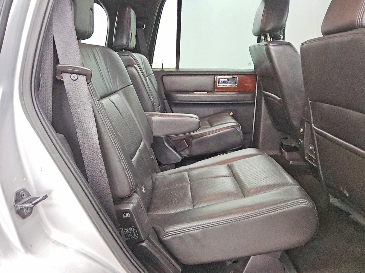 2013 Lincoln Navigator Silver vin: 5LMJJ2J53DEL06036