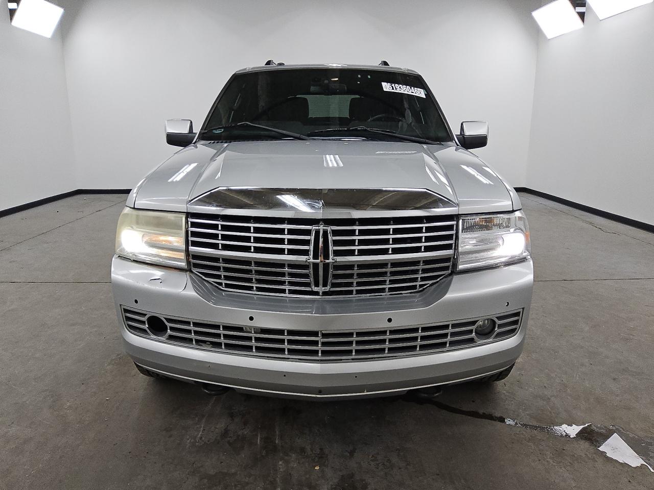 2013 Lincoln Navigator Silver vin: 5LMJJ2J53DEL06036 Damage: Right Head Lamp, Faded, Repair Required