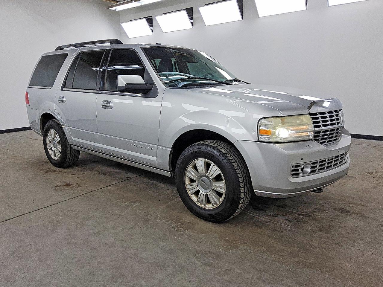 2013 Lincoln Navigator Silver vin: 5LMJJ2J53DEL06036