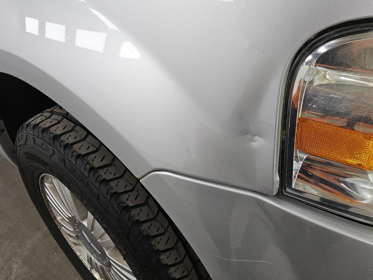 2013 Lincoln Navigator Silver vin: 5LMJJ2J53DEL06036 Damage: Right Front Fender, Dent(S) W/ Paint Dmg, 1 To 2 Inches