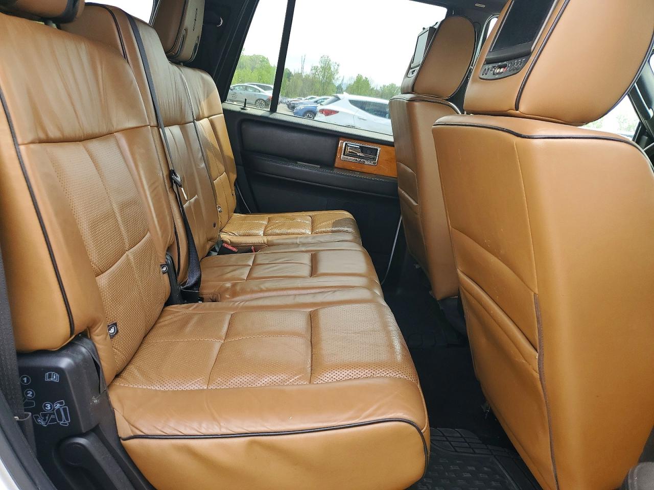 2012 Lincoln Navigator White vin: 5LMJJ2J54CEL04035