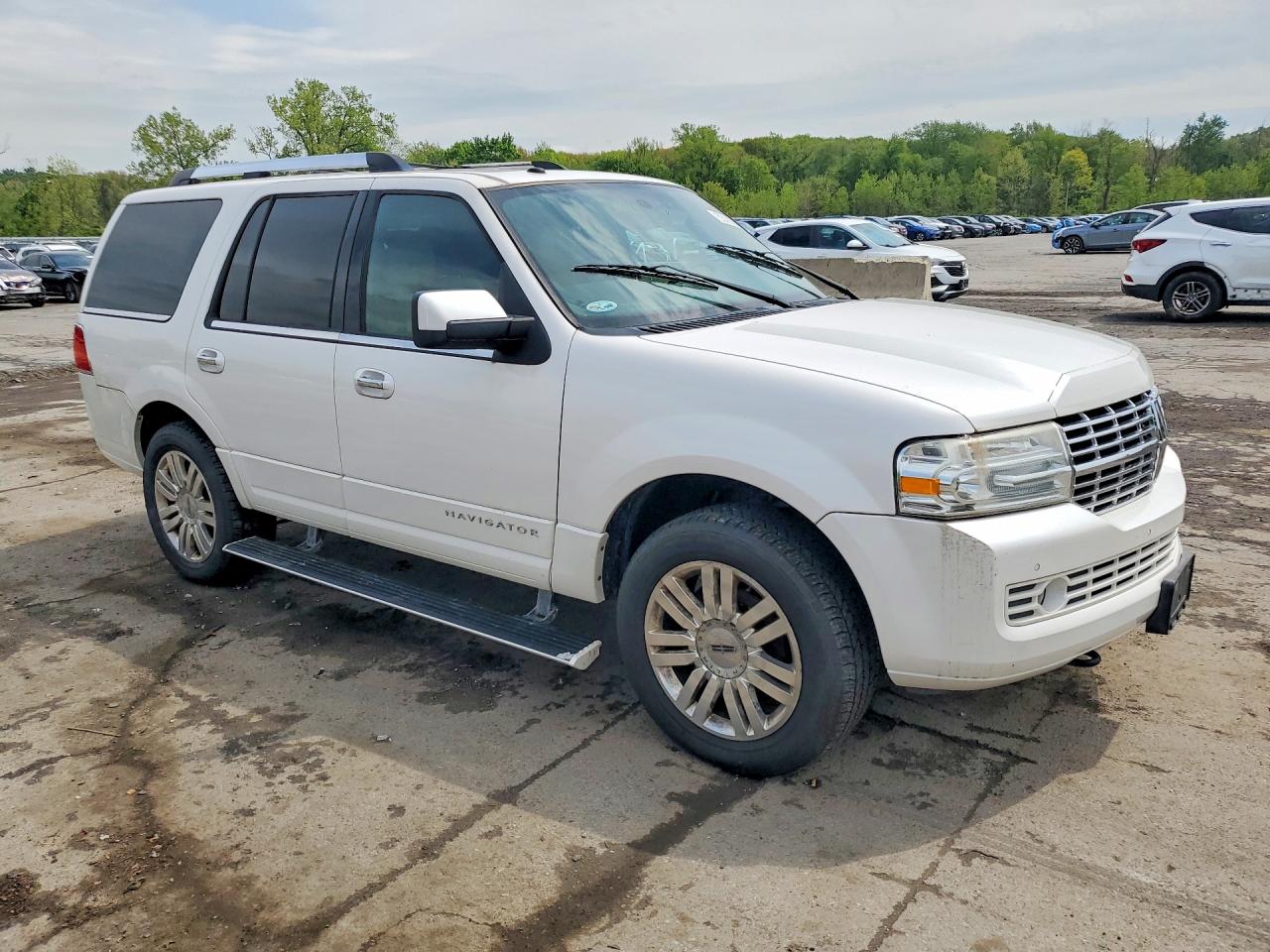 2012 Lincoln Navigator White vin: 5LMJJ2J54CEL04035
