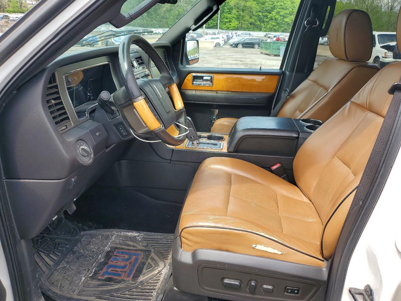 2012 Lincoln Navigator White vin: 5LMJJ2J54CEL04035