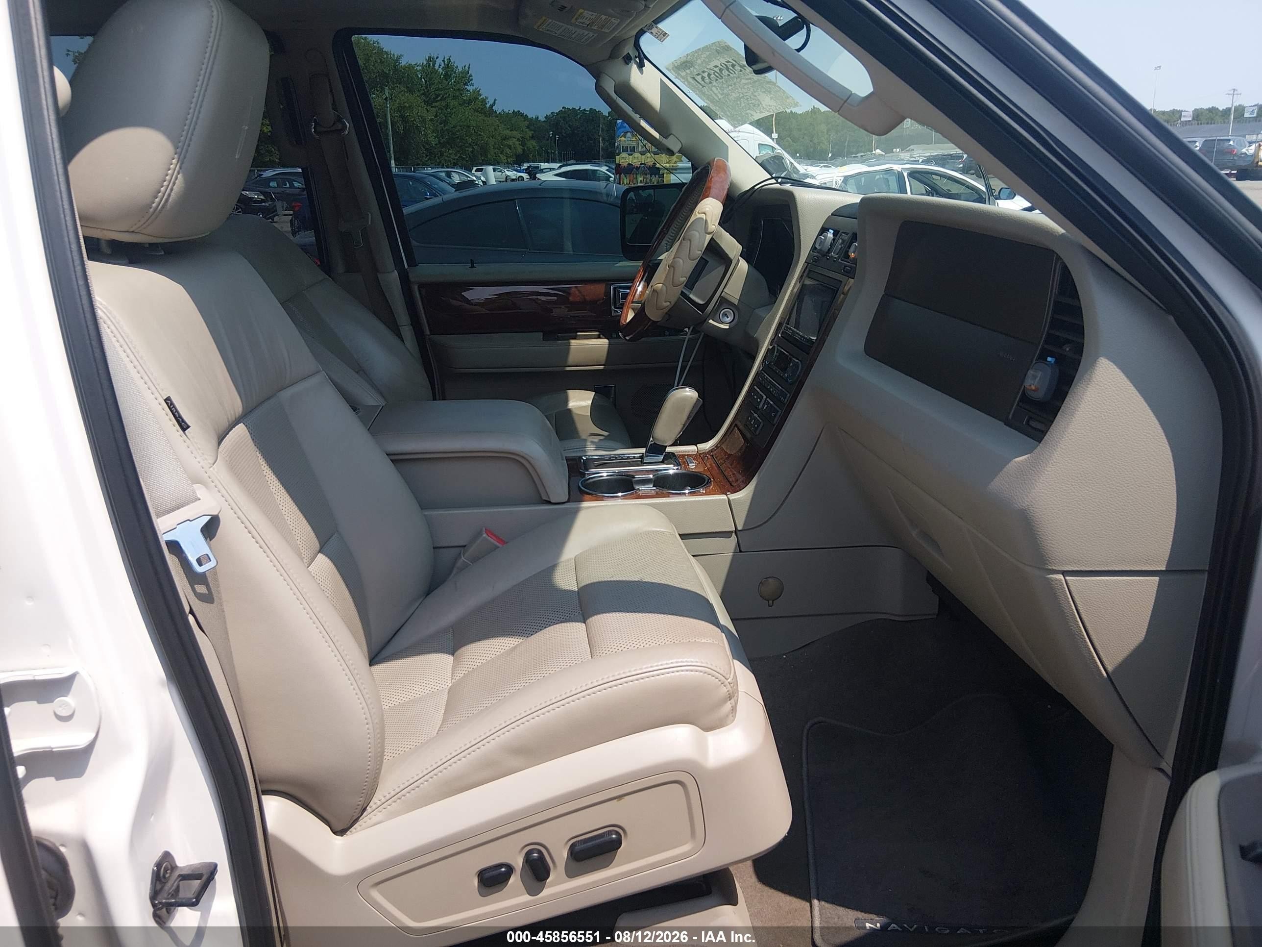 2013 Lincoln Navigator   White vin: 5LMJJ2J54DEL03436