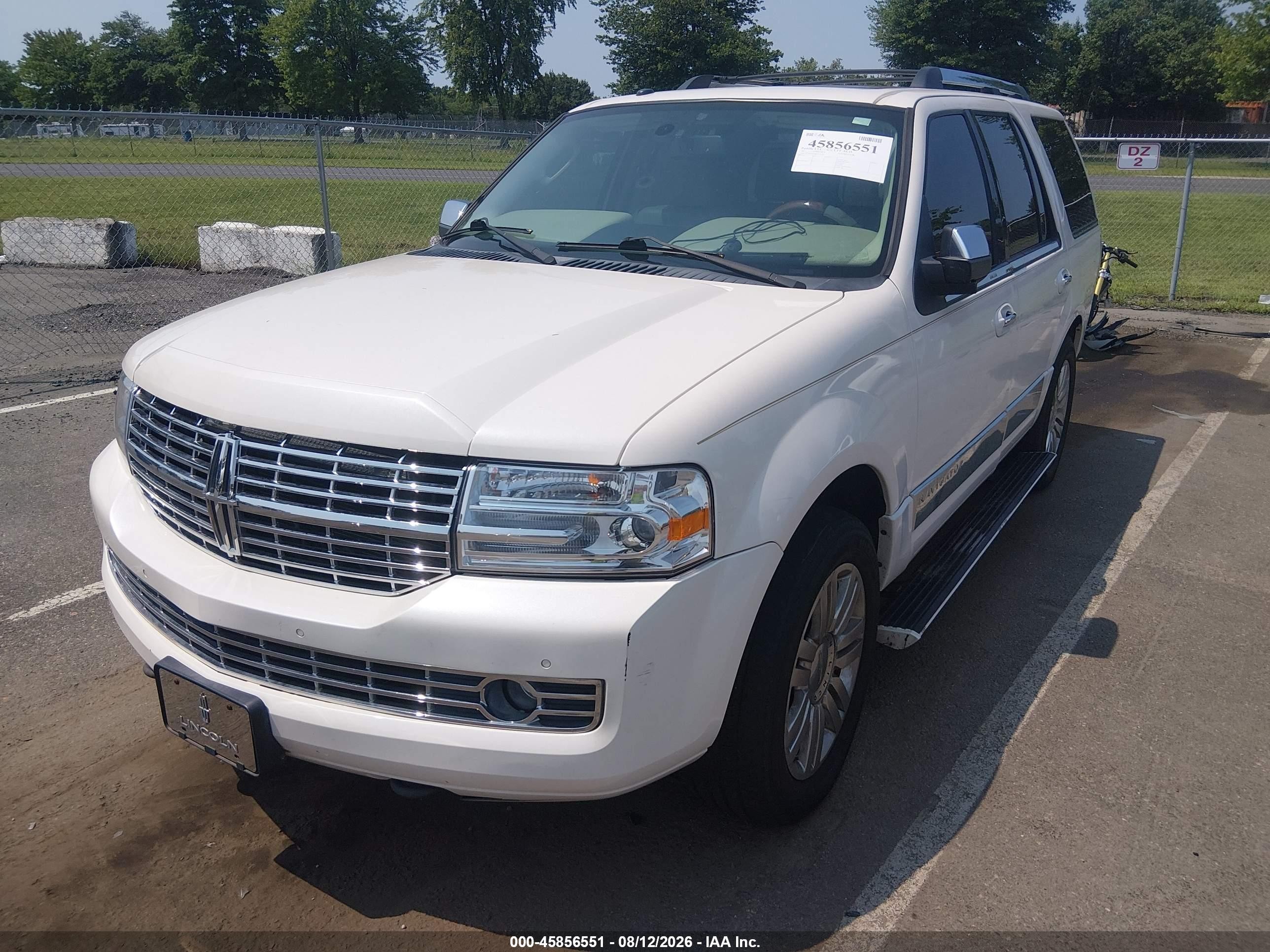 2013 Lincoln Navigator   White vin: 5LMJJ2J54DEL03436