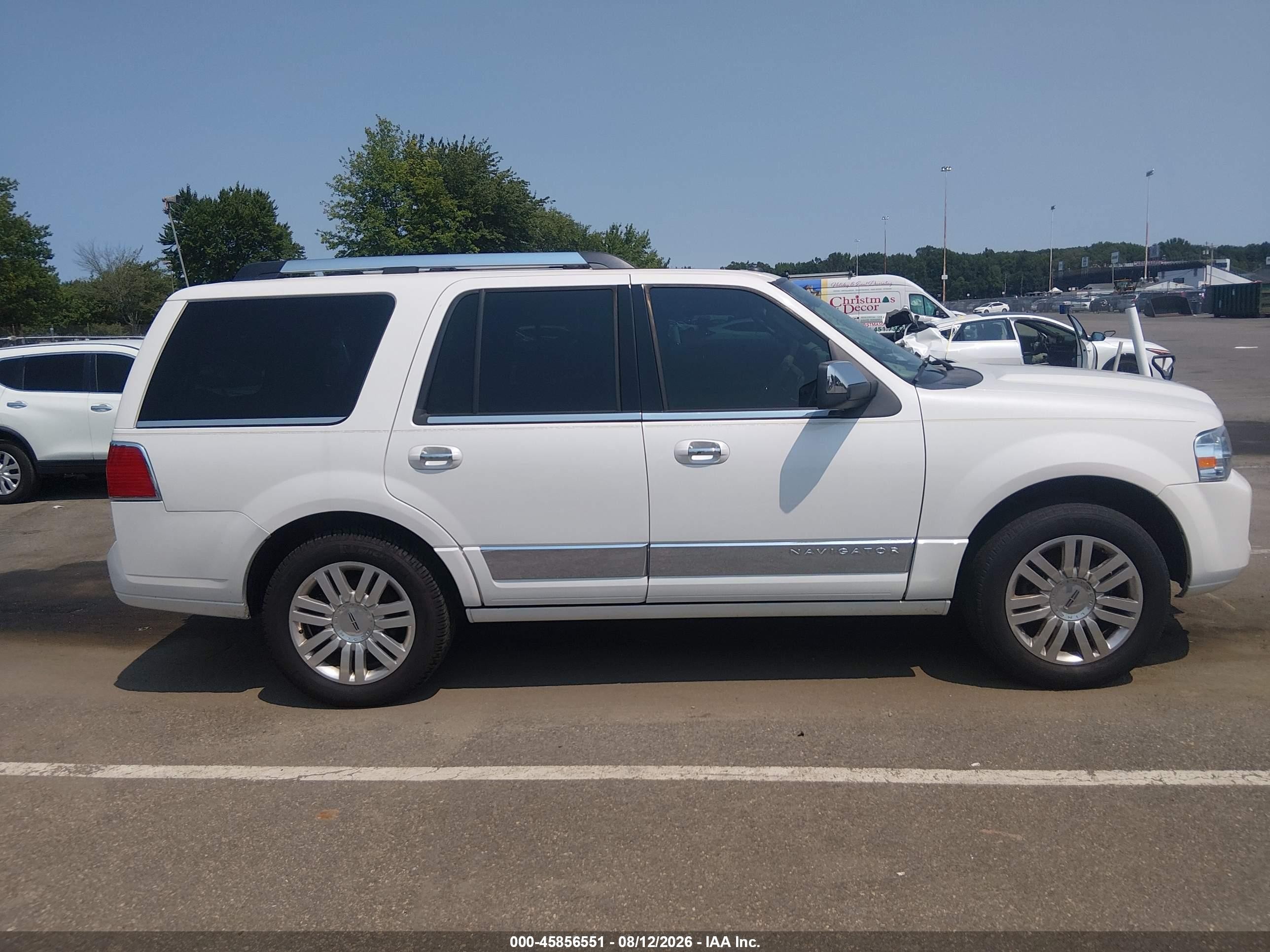 2013 Lincoln Navigator   White vin: 5LMJJ2J54DEL03436