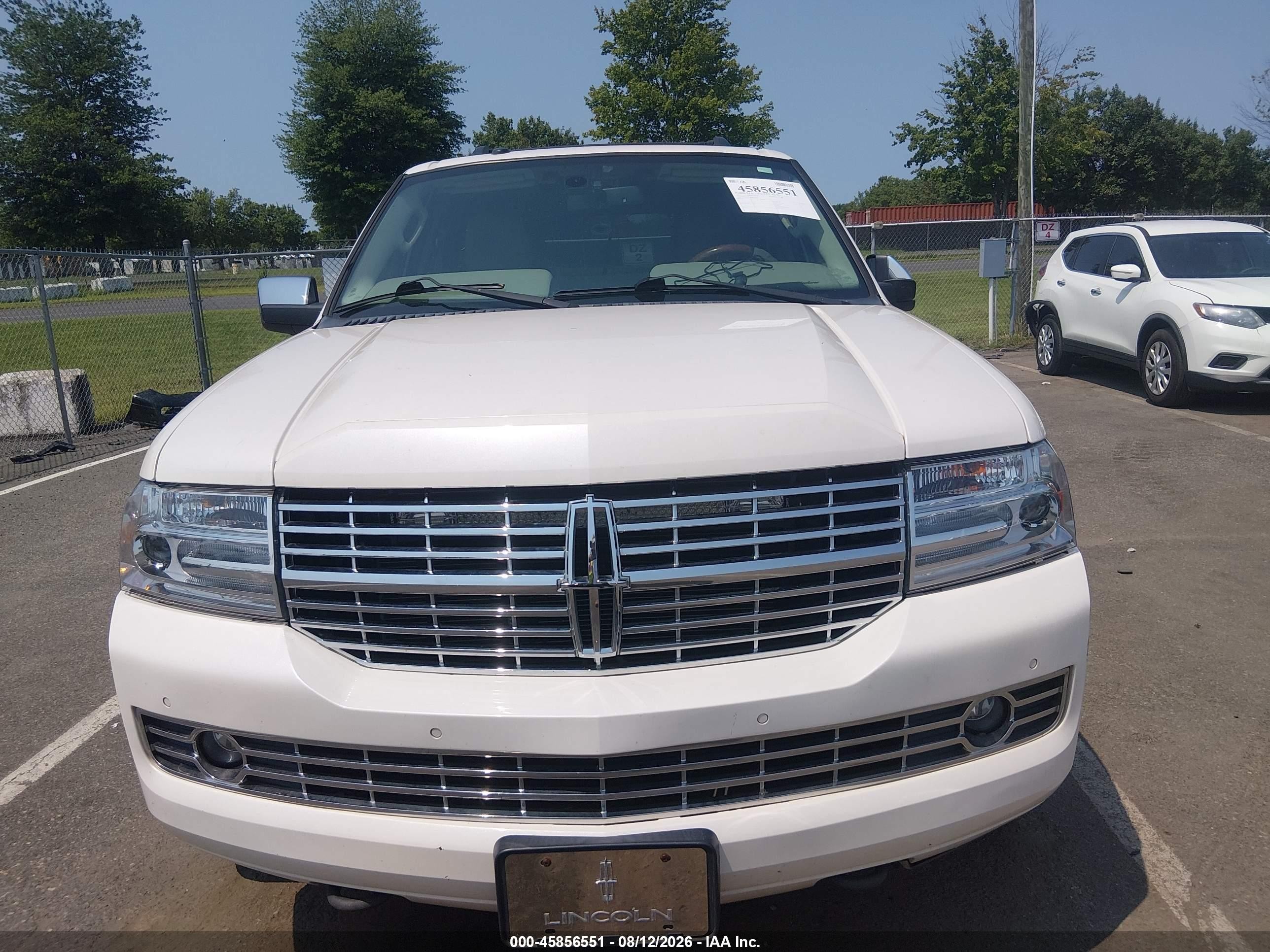 2013 Lincoln Navigator   White vin: 5LMJJ2J54DEL03436