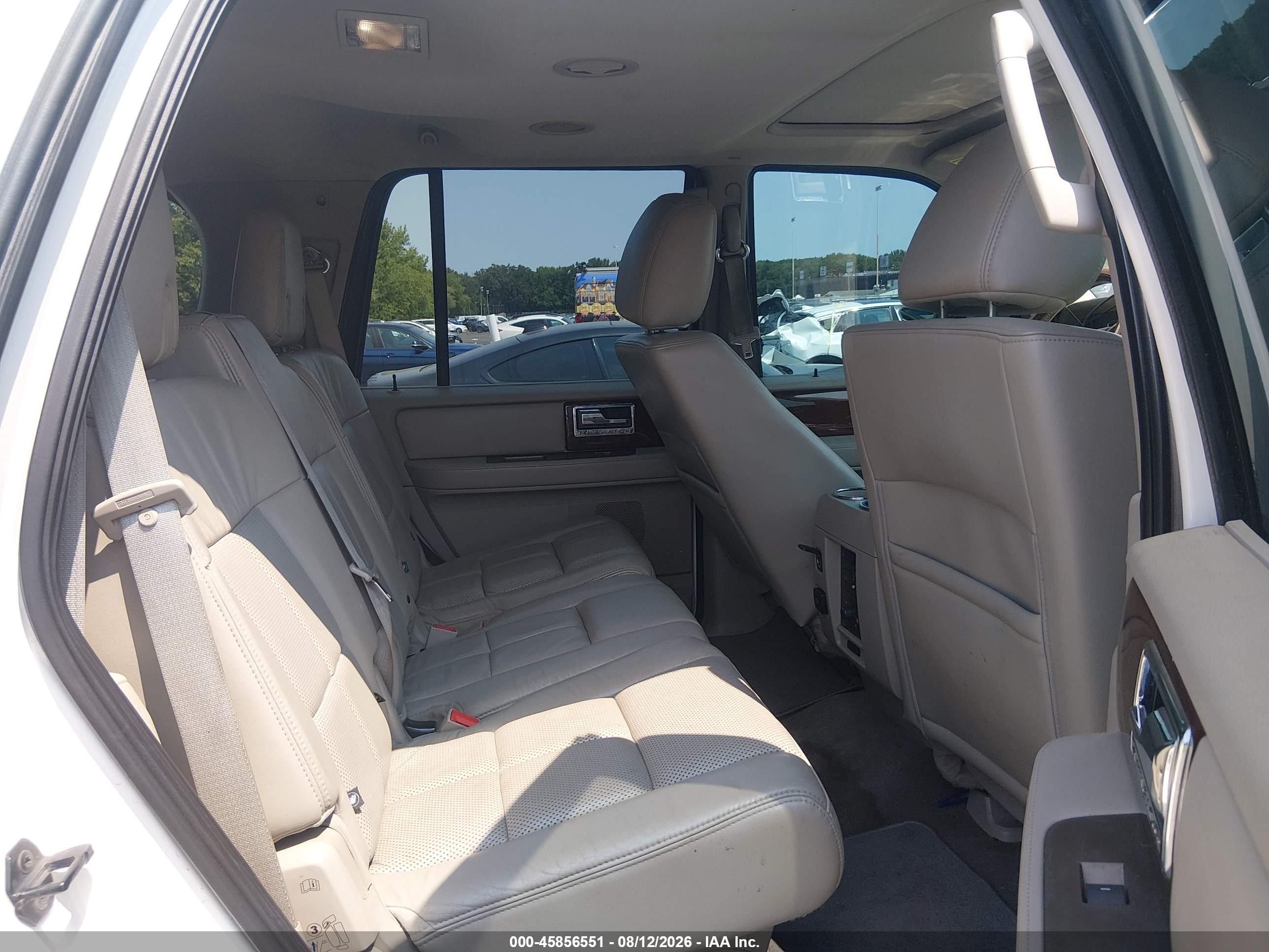 2013 Lincoln Navigator   White vin: 5LMJJ2J54DEL03436