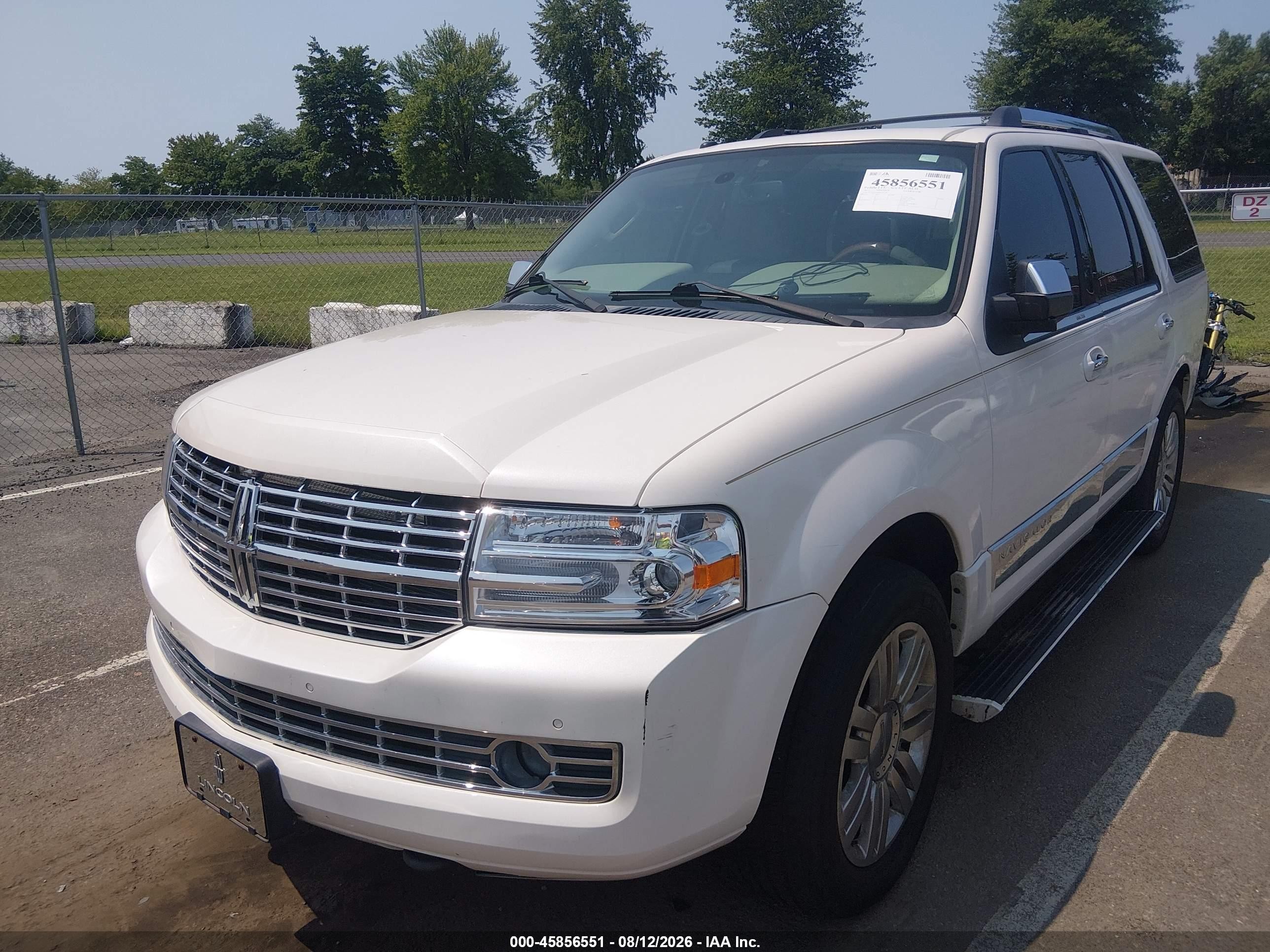 2013 Lincoln Navigator   White vin: 5LMJJ2J54DEL03436