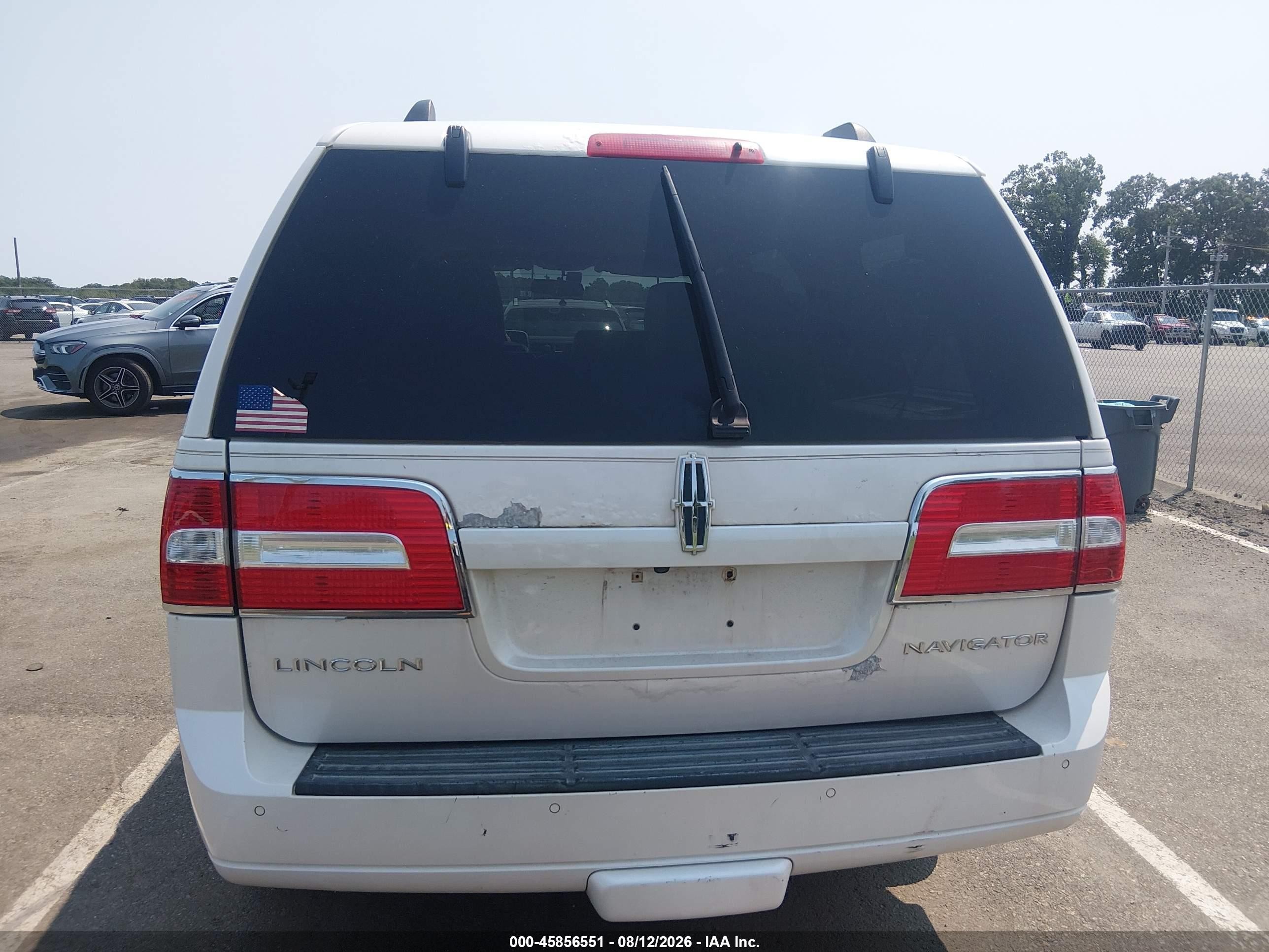 2013 Lincoln Navigator   White vin: 5LMJJ2J54DEL03436