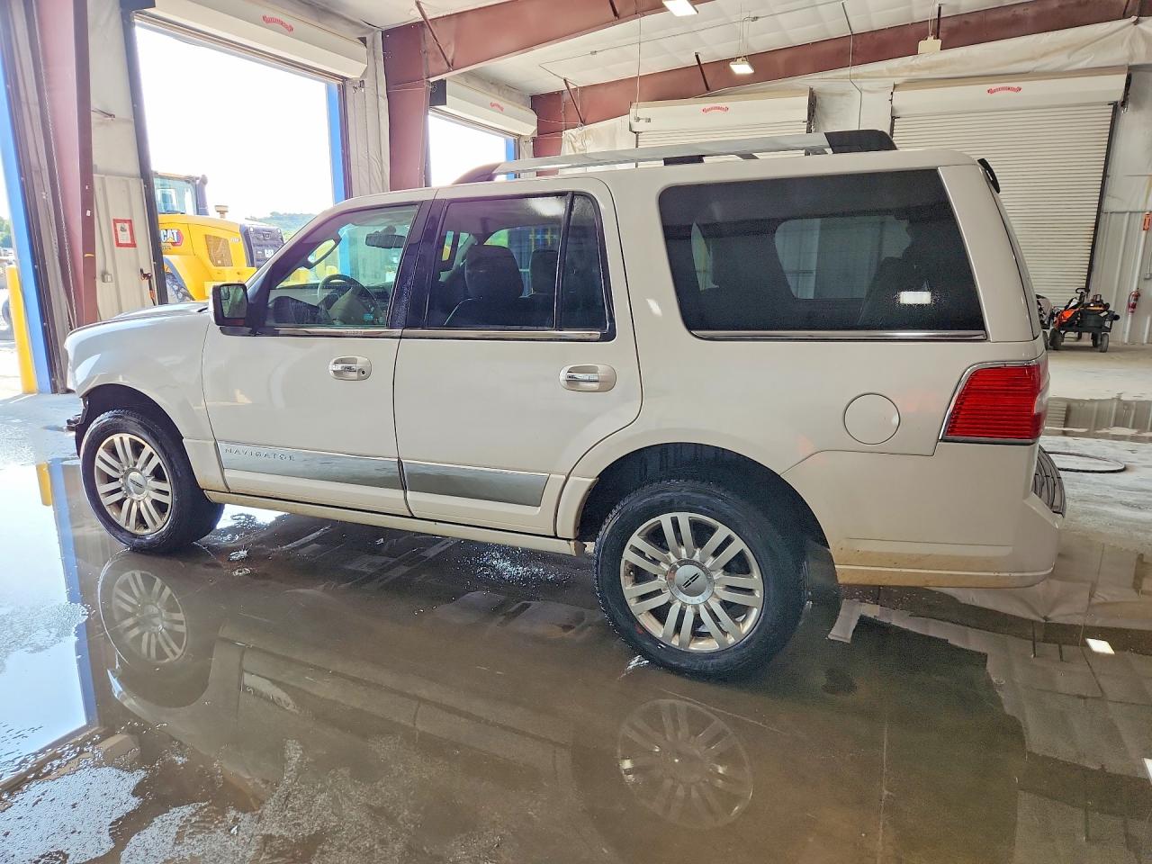 2012 Lincoln Navigator White vin: 5LMJJ2J55CEL02147