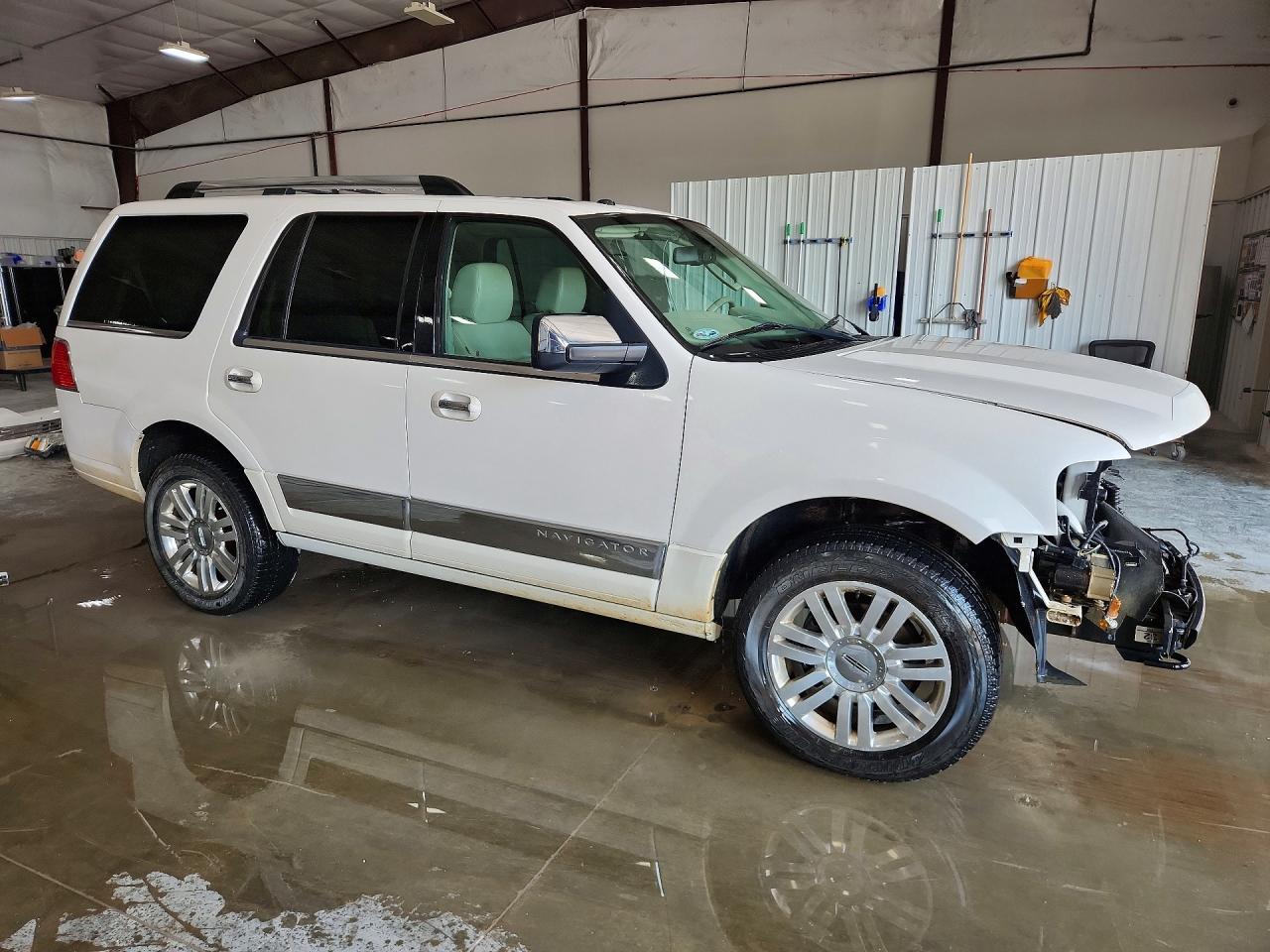 2012 Lincoln Navigator White vin: 5LMJJ2J55CEL02147