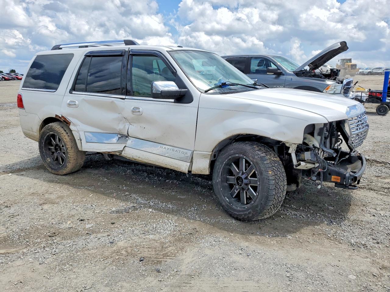 2013 Lincoln Navigator White vin: 5LMJJ2J55DEL03591