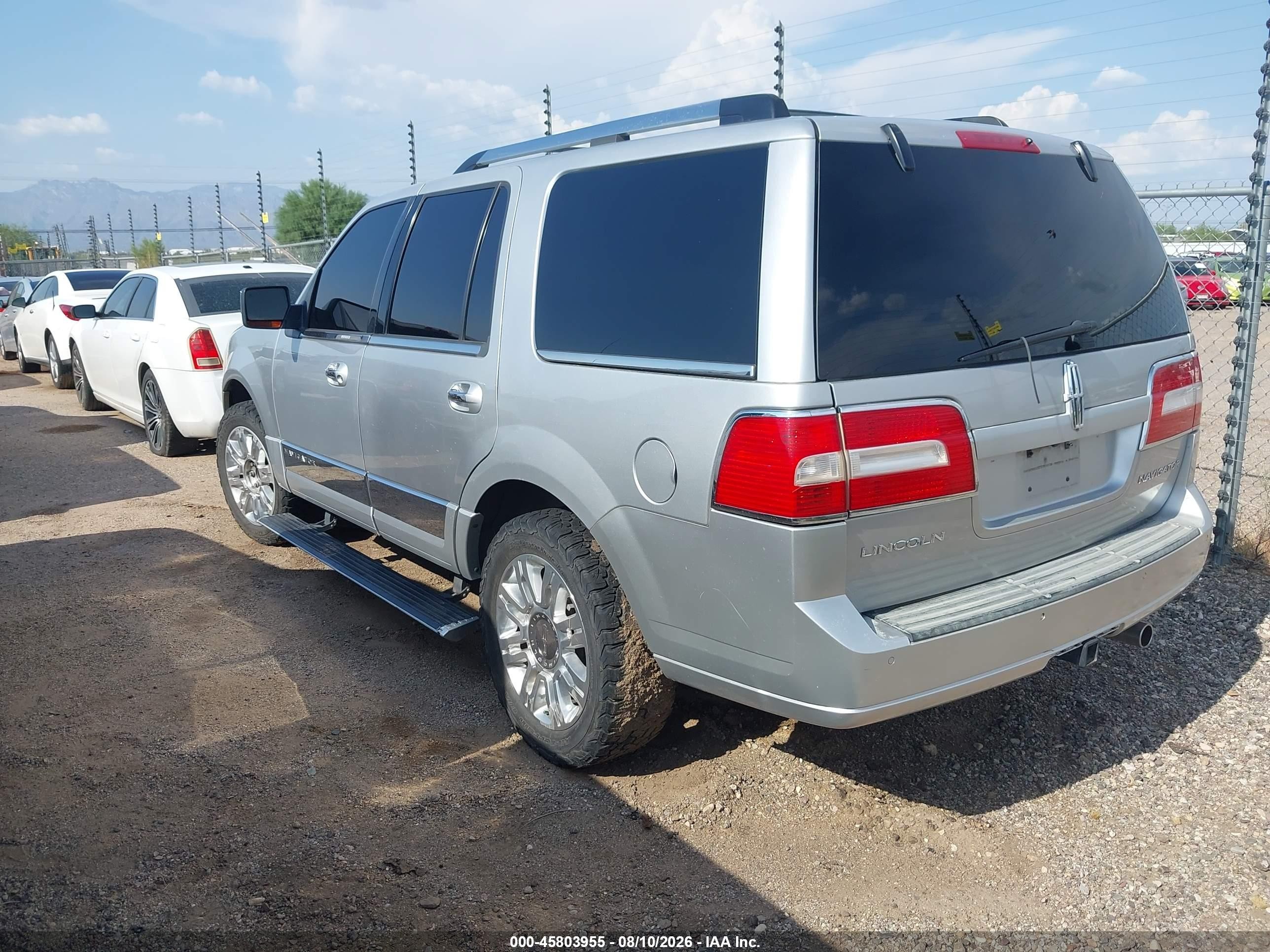 2010 Lincoln Navigator   Silver vin: 5LMJJ2J56AEJ03511