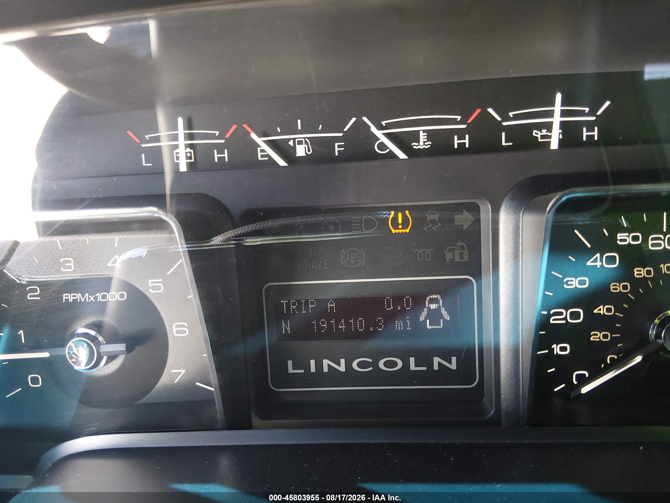 2010 Lincoln Navigator   Silver vin: 5LMJJ2J56AEJ03511