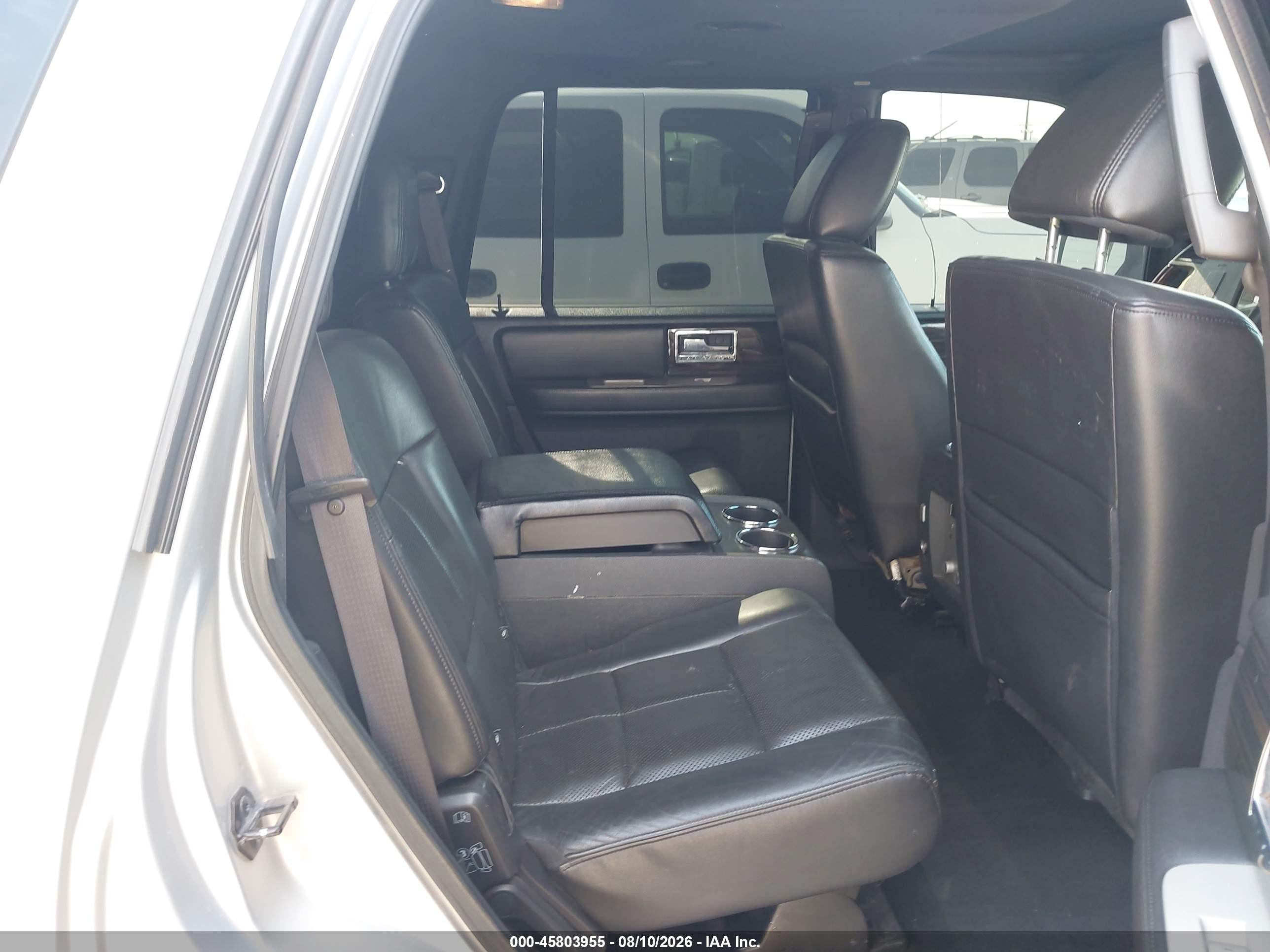 2010 Lincoln Navigator   Silver vin: 5LMJJ2J56AEJ03511