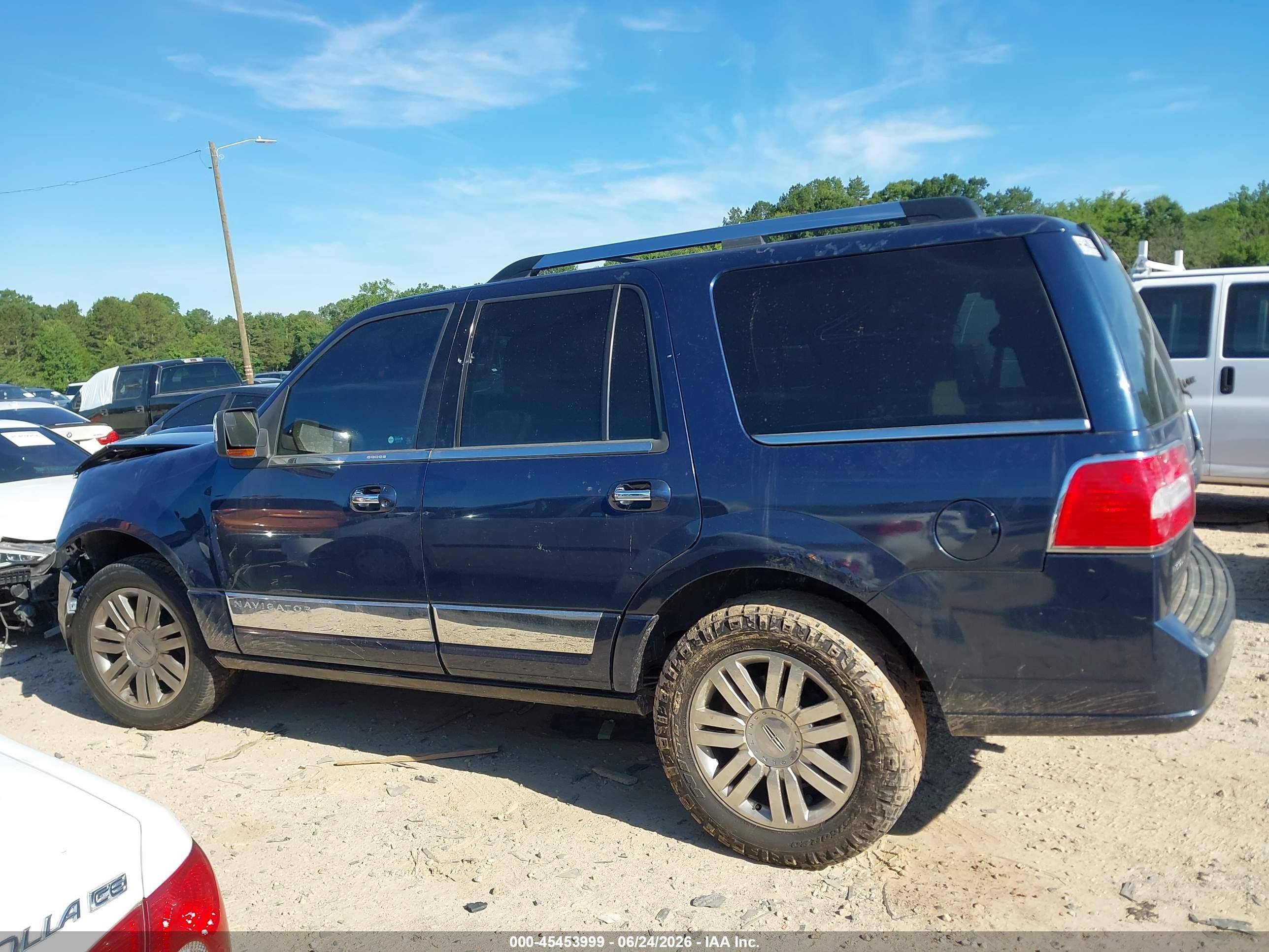 2013 Lincoln Navigator   Dark Blue vin: 5LMJJ2J56DEL05477
