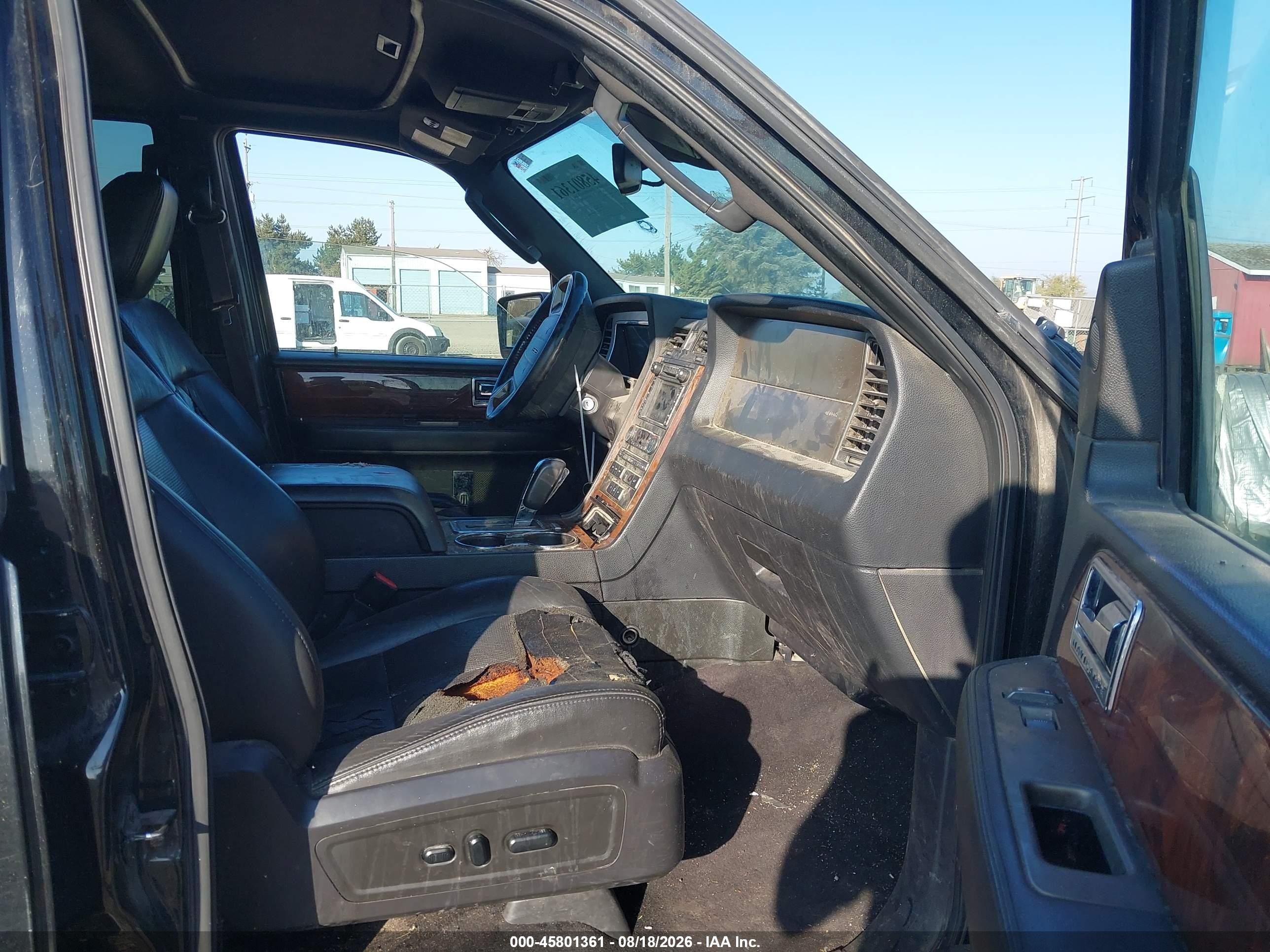 2011 Lincoln Navigator   Black vin: 5LMJJ2J57BEJ05754
