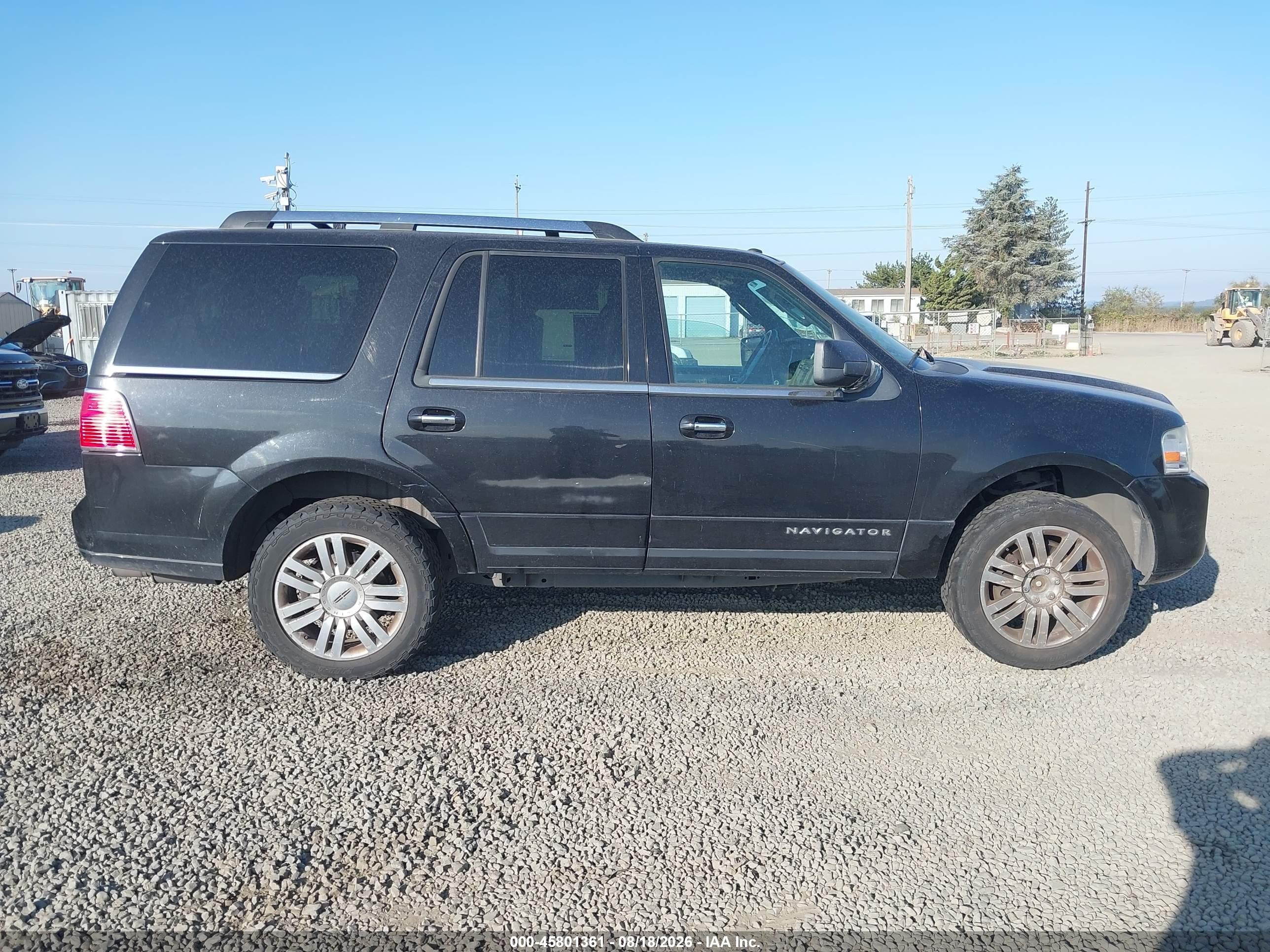 2011 Lincoln Navigator   Black vin: 5LMJJ2J57BEJ05754