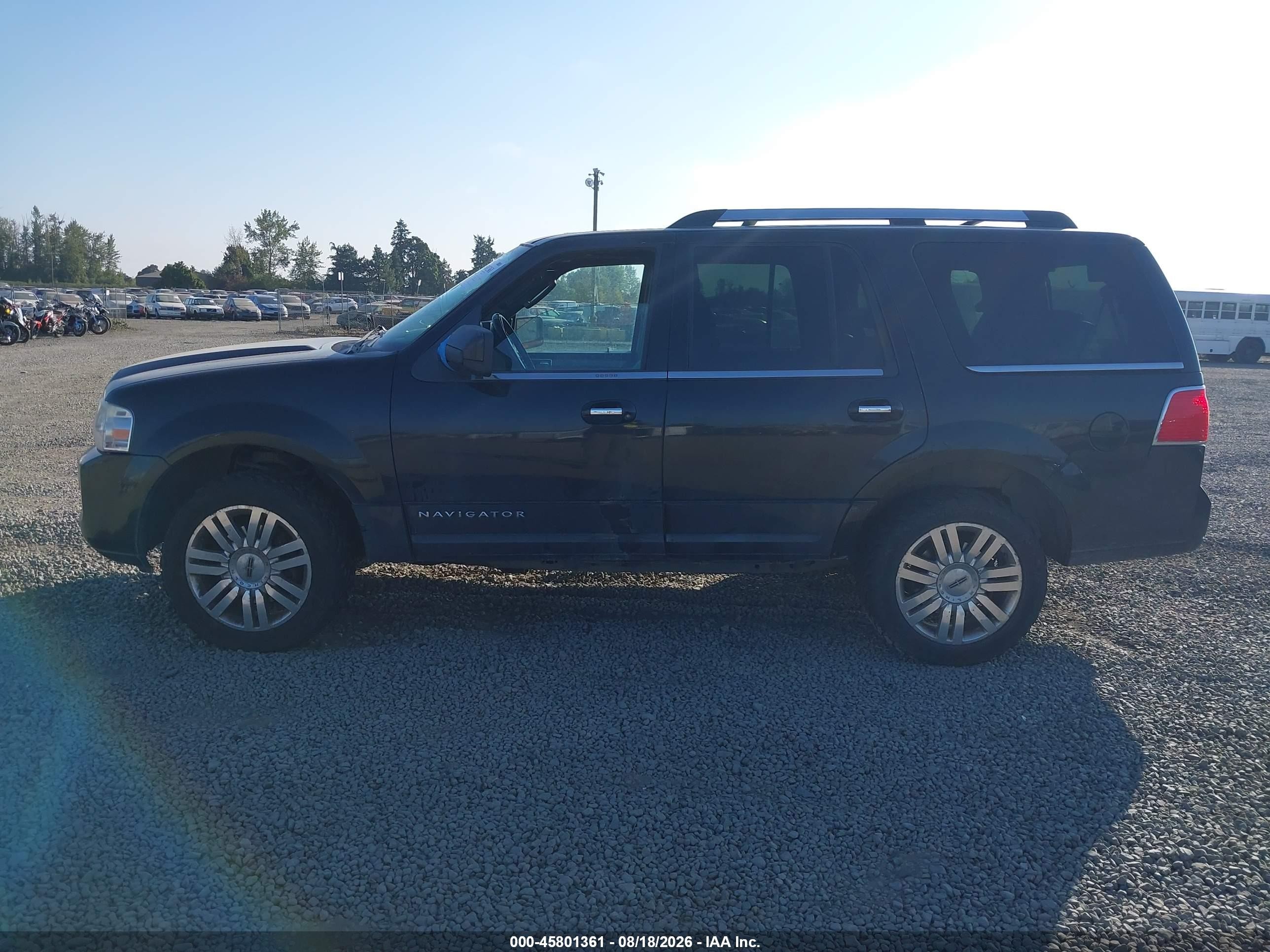2011 Lincoln Navigator   Black vin: 5LMJJ2J57BEJ05754
