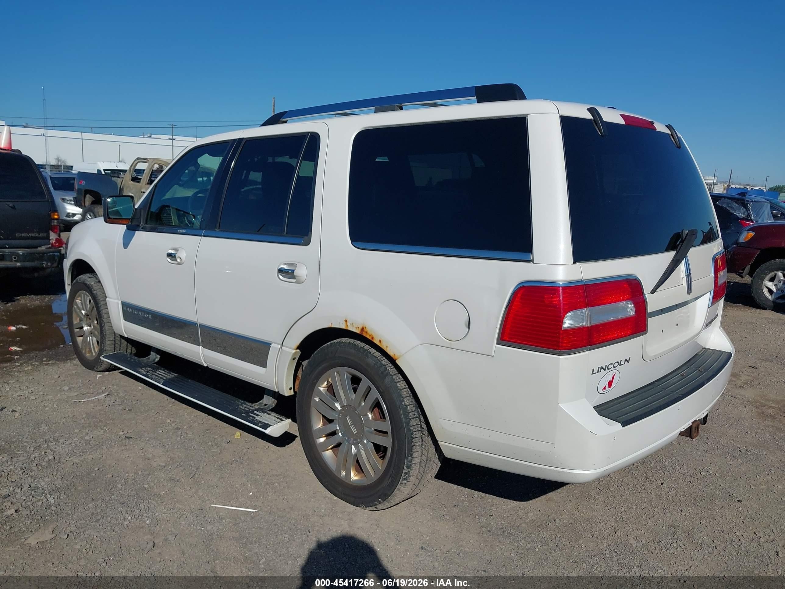 2013 Lincoln Navigator   White vin: 5LMJJ2J57DEL05651
