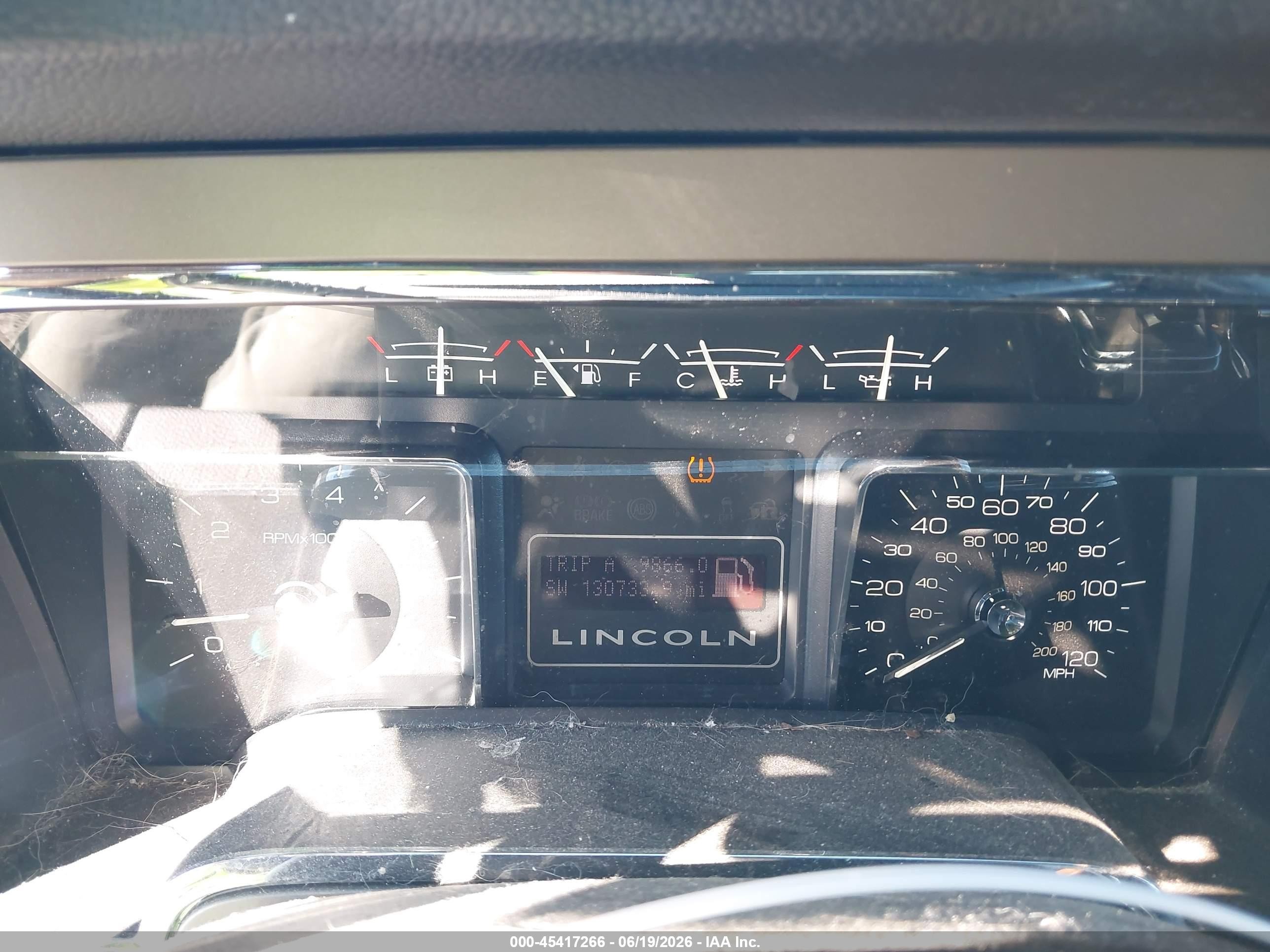2013 Lincoln Navigator   White vin: 5LMJJ2J57DEL05651