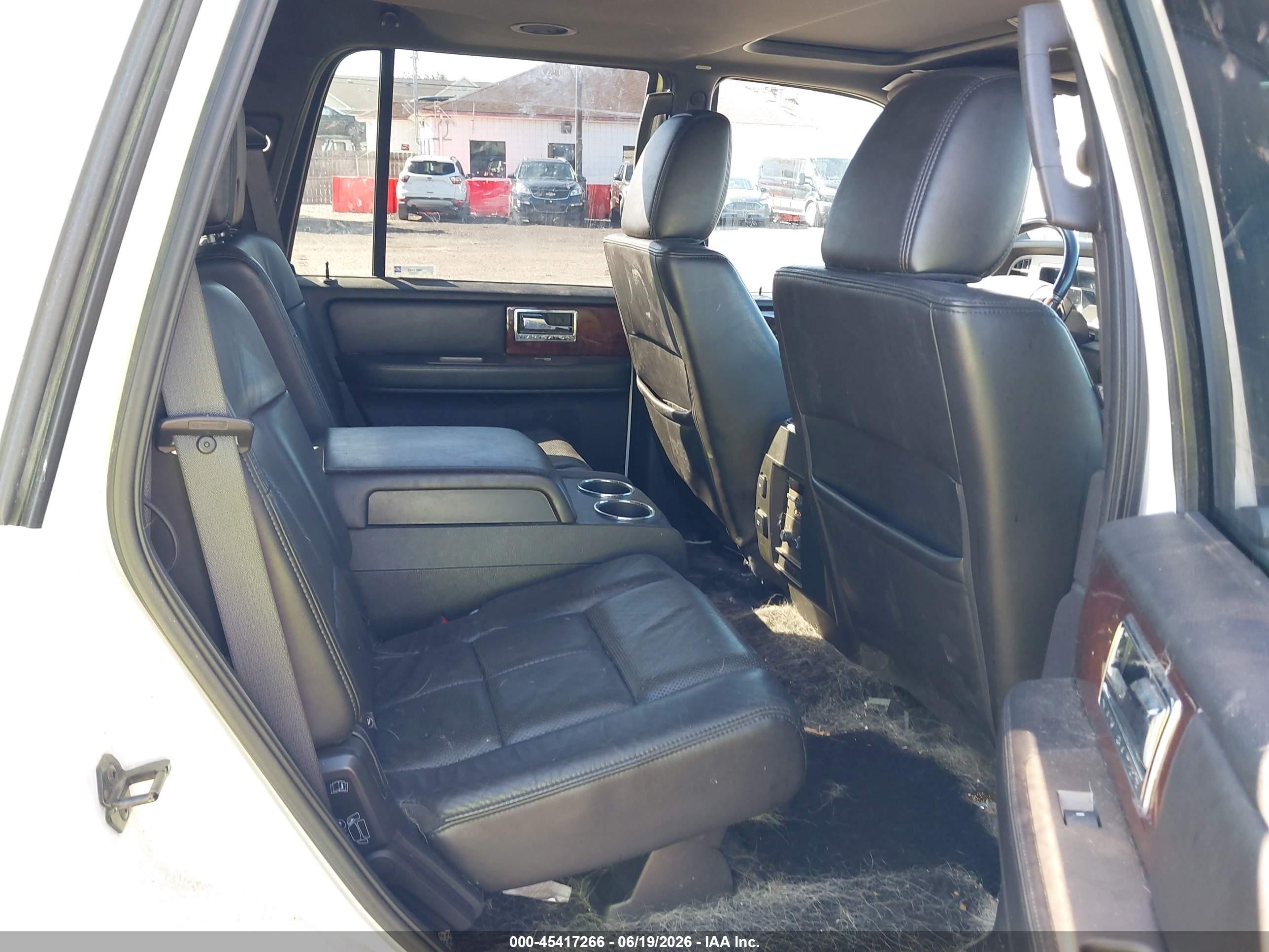 2013 Lincoln Navigator   White vin: 5LMJJ2J57DEL05651
