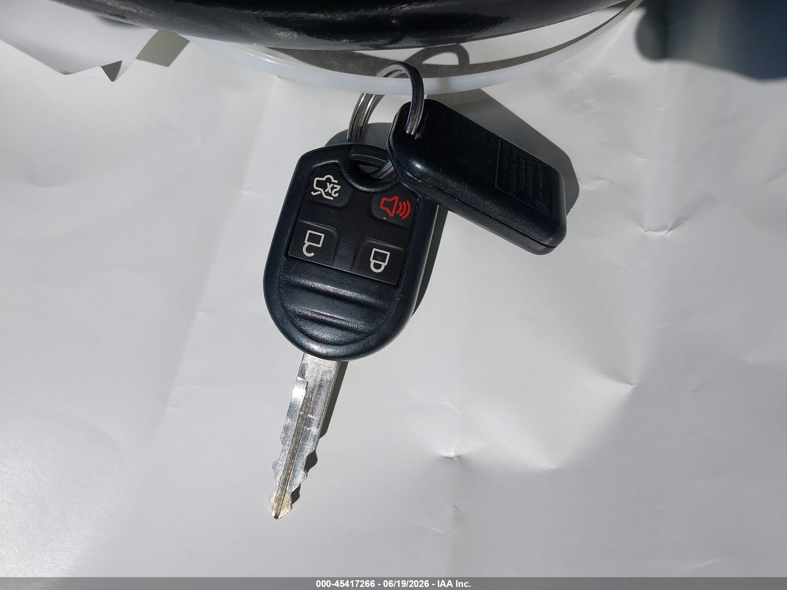 2013 Lincoln Navigator   White vin: 5LMJJ2J57DEL05651