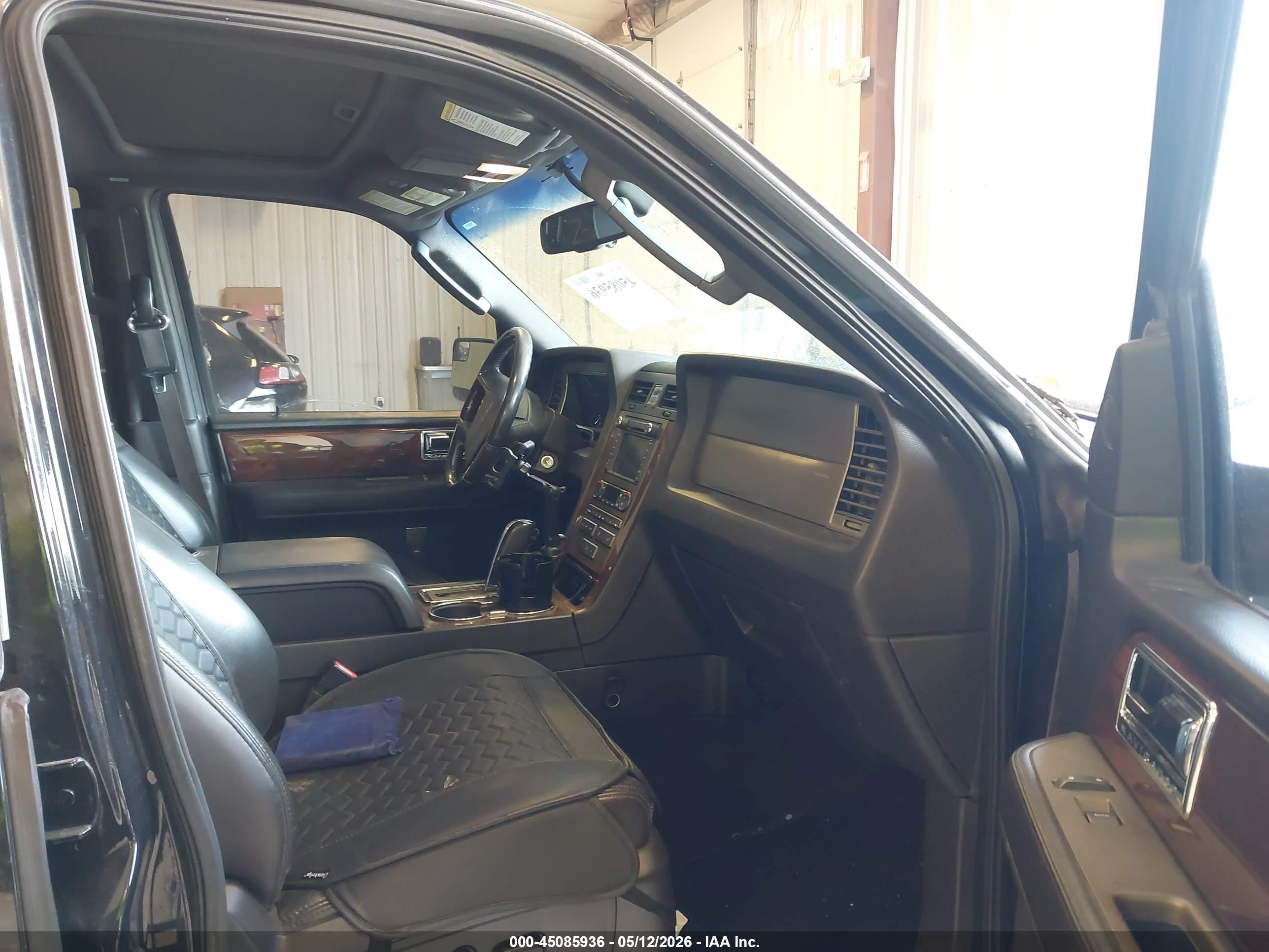2014 Lincoln Navigator   Black vin: 5LMJJ2J57EEL07384