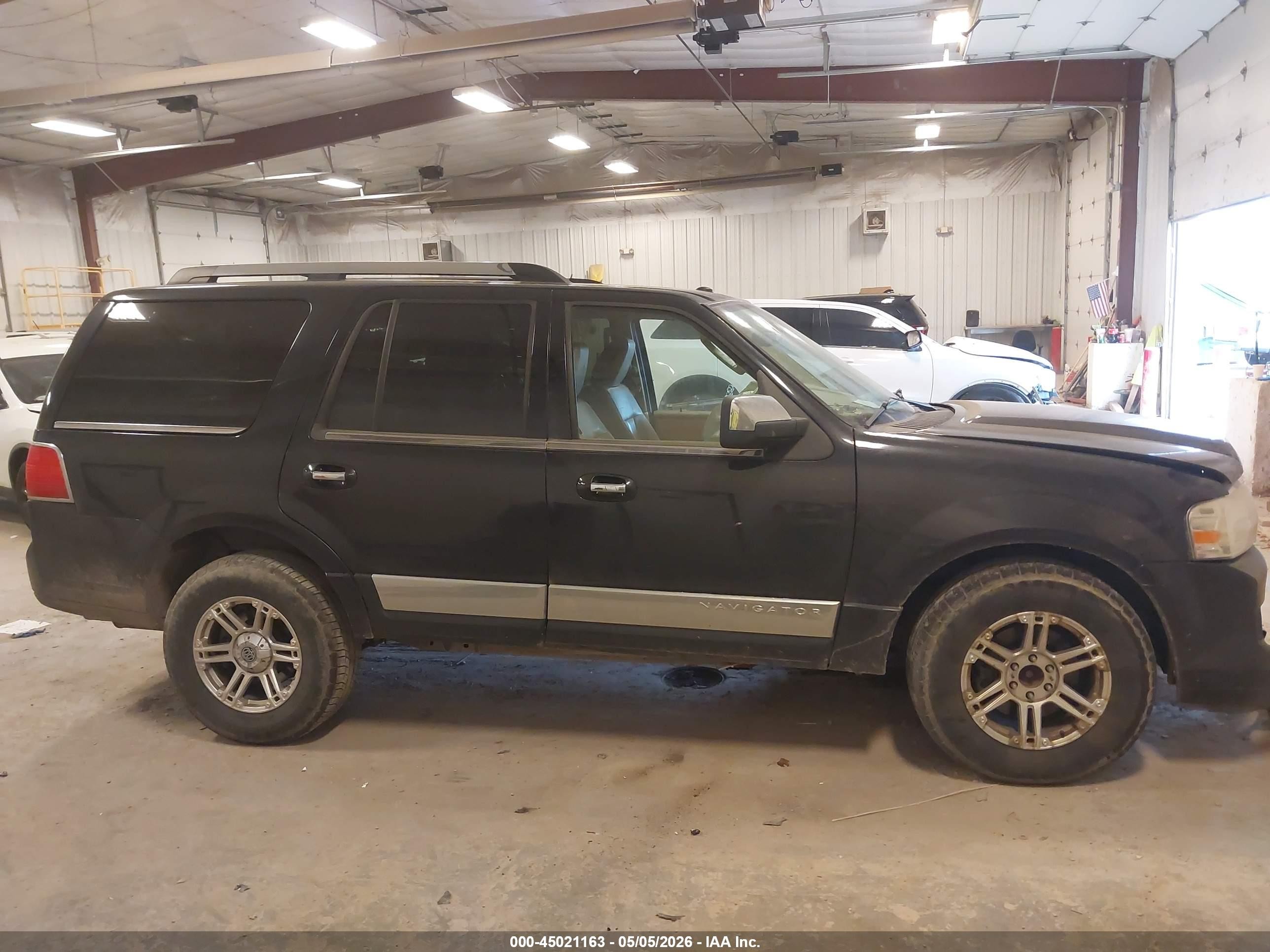 2010 Lincoln Navigator   Black vin: 5LMJJ2J58AEJ05406
