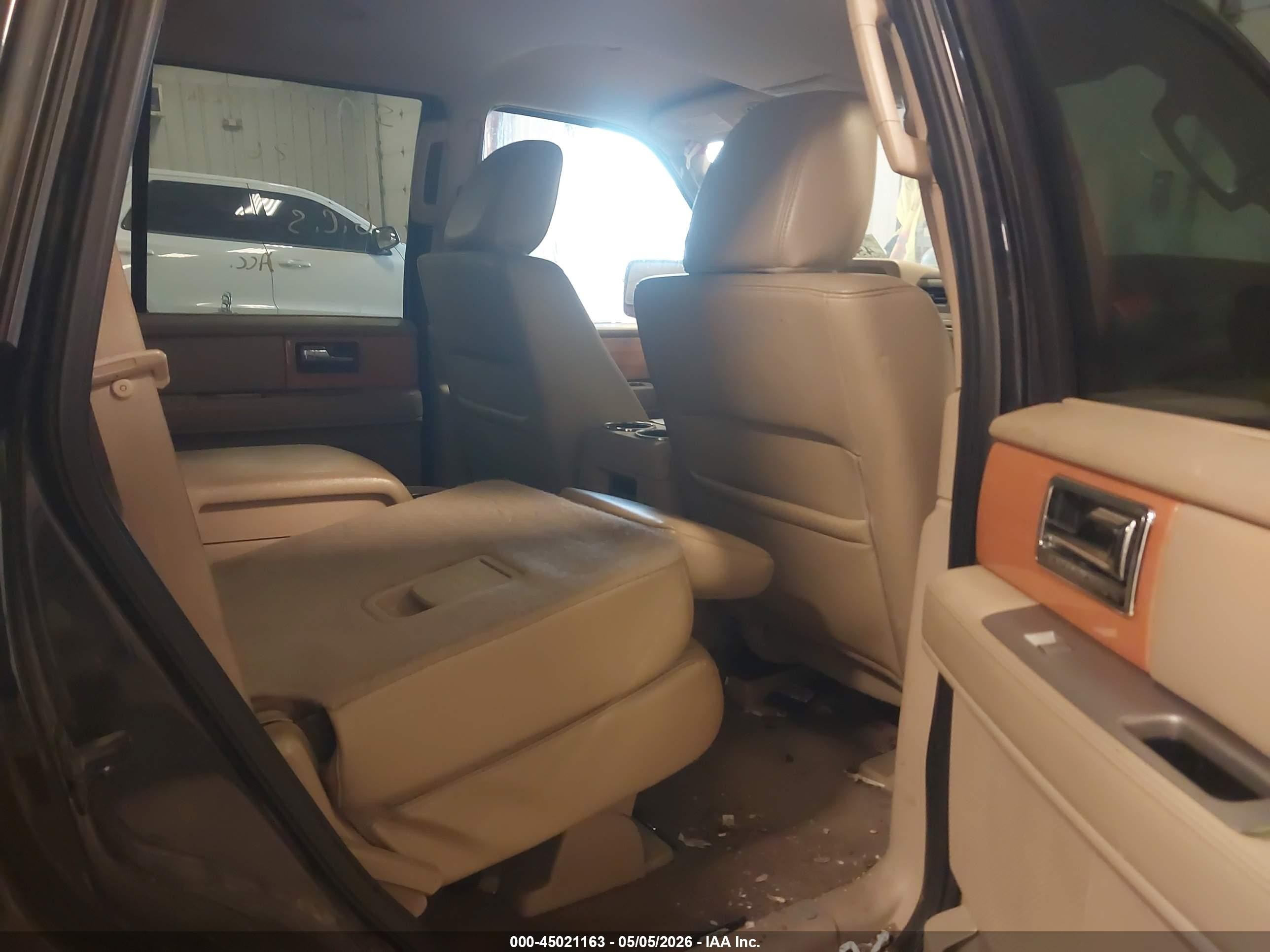 2010 Lincoln Navigator   Black vin: 5LMJJ2J58AEJ05406