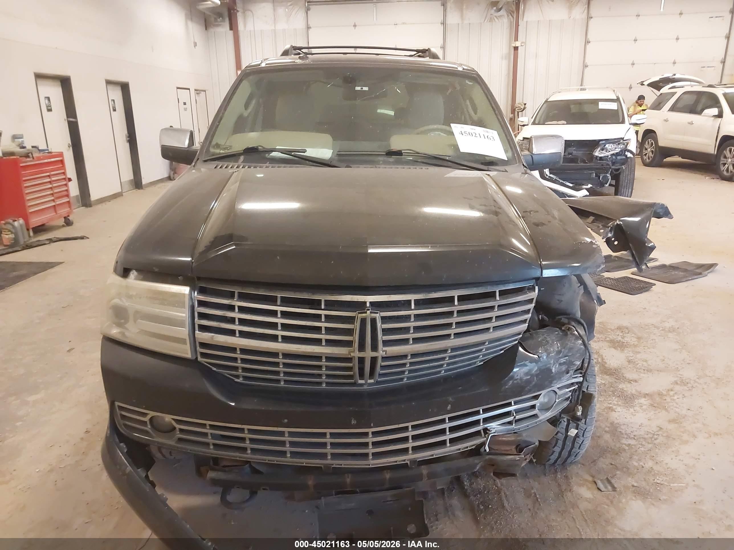 2010 Lincoln Navigator   Black vin: 5LMJJ2J58AEJ05406