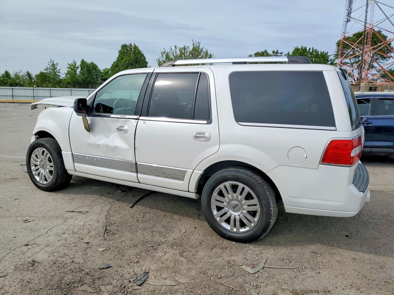 2011 Lincoln Navigator White vin: 5LMJJ2J58BEJ01440