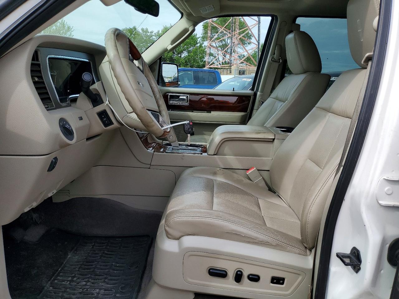 2011 Lincoln Navigator White vin: 5LMJJ2J58BEJ01440
