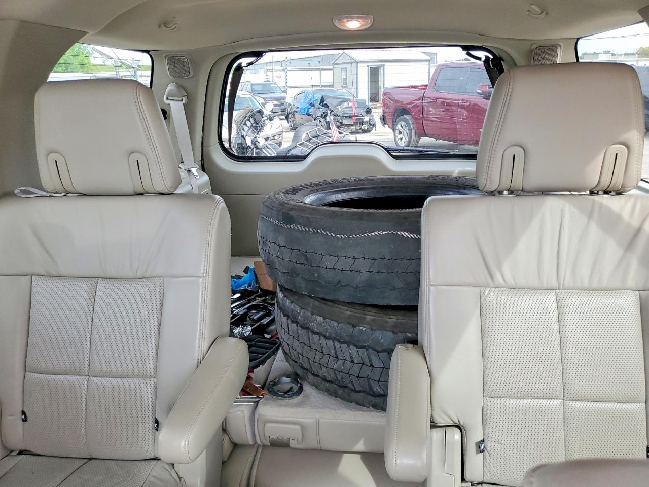 2011 Lincoln Navigator White vin: 5LMJJ2J58BEJ01440
