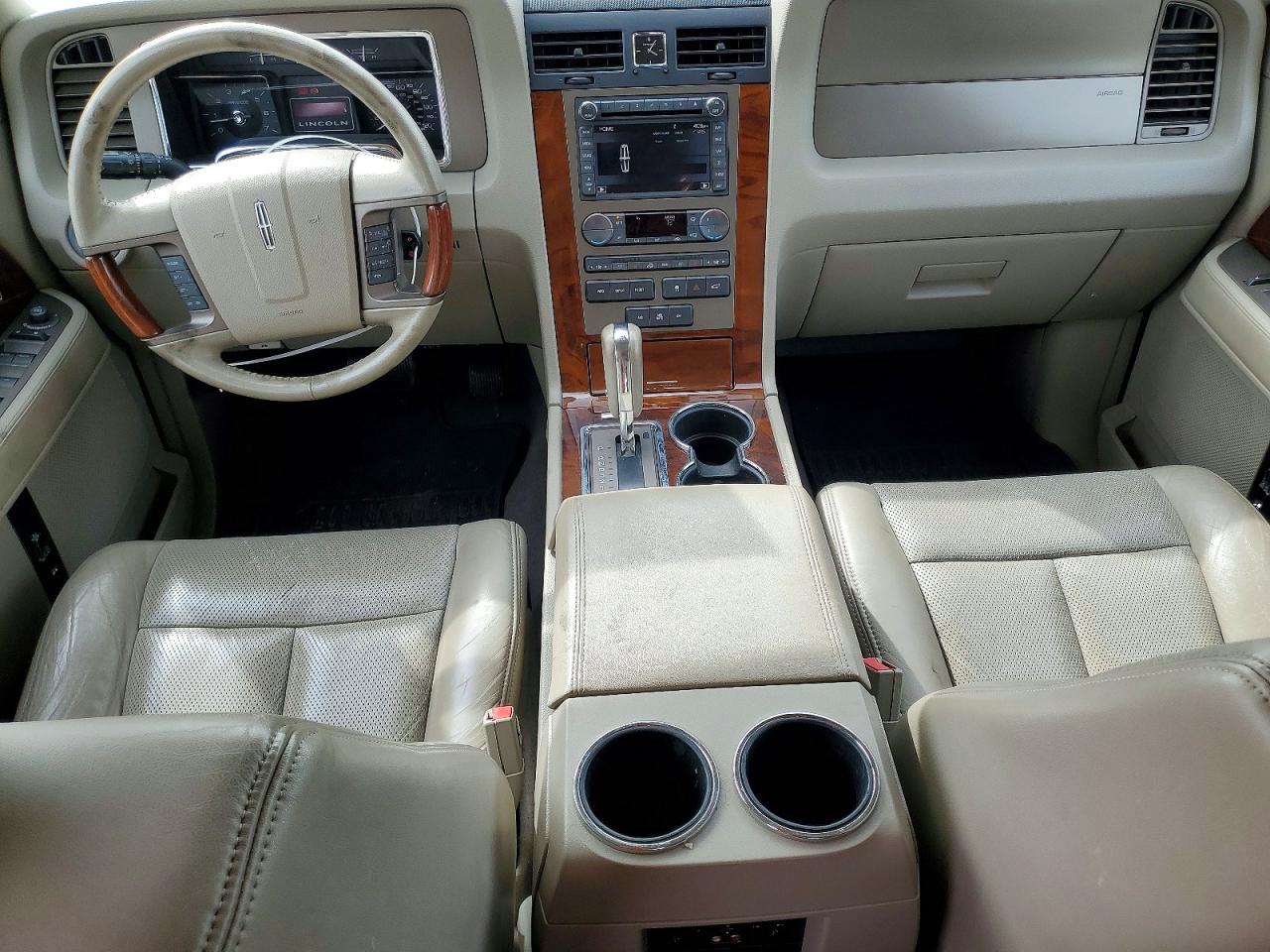 2011 Lincoln Navigator White vin: 5LMJJ2J58BEJ01440