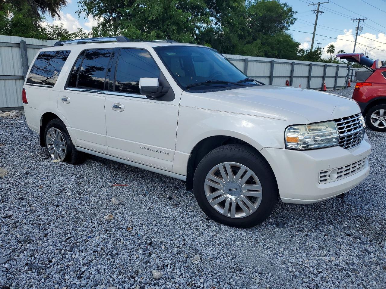 2012 Lincoln Navigator White vin: 5LMJJ2J58CEL00618