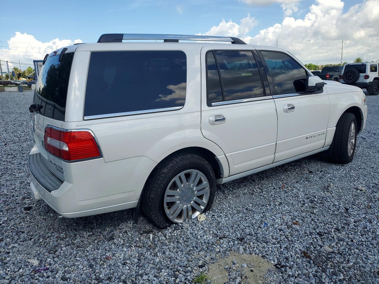 2012 Lincoln Navigator White vin: 5LMJJ2J58CEL00618