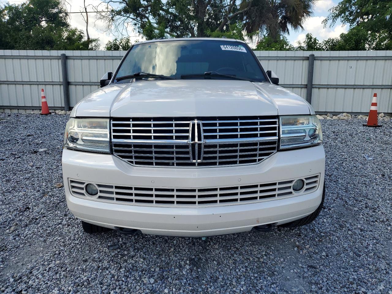 2012 Lincoln Navigator White vin: 5LMJJ2J58CEL00618
