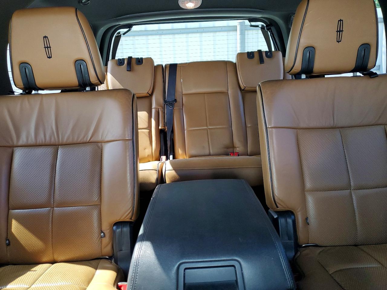 2012 Lincoln Navigator White vin: 5LMJJ2J58CEL00618