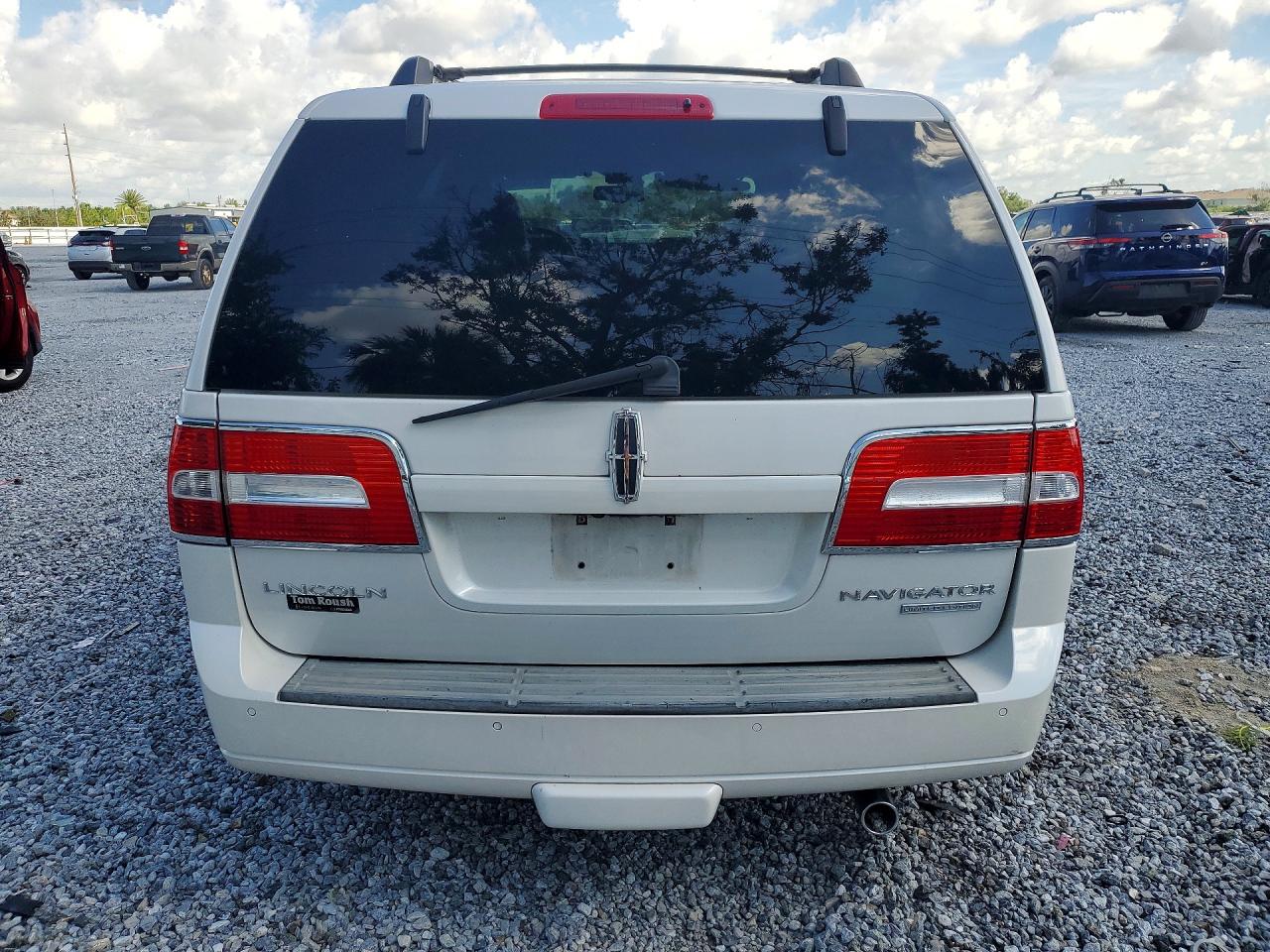 2012 Lincoln Navigator White vin: 5LMJJ2J58CEL00618