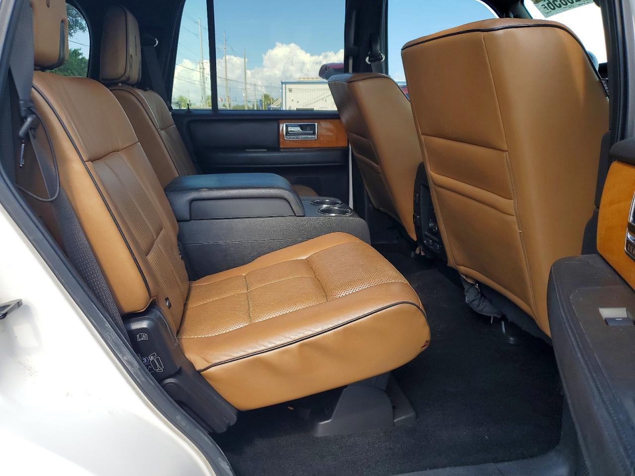 2012 Lincoln Navigator White vin: 5LMJJ2J58CEL00618