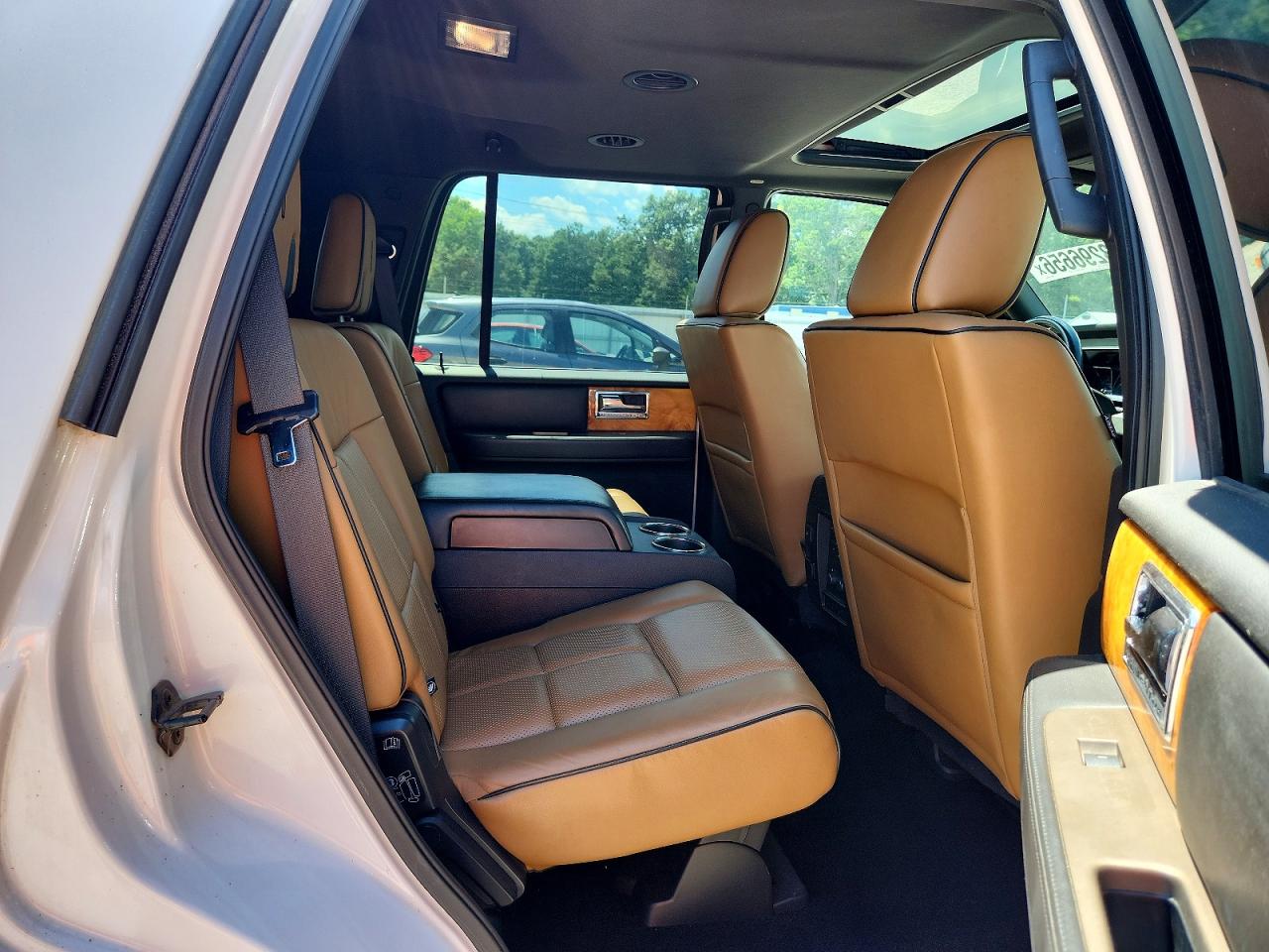 2013 Lincoln Navigator White vin: 5LMJJ2J58DEL05089