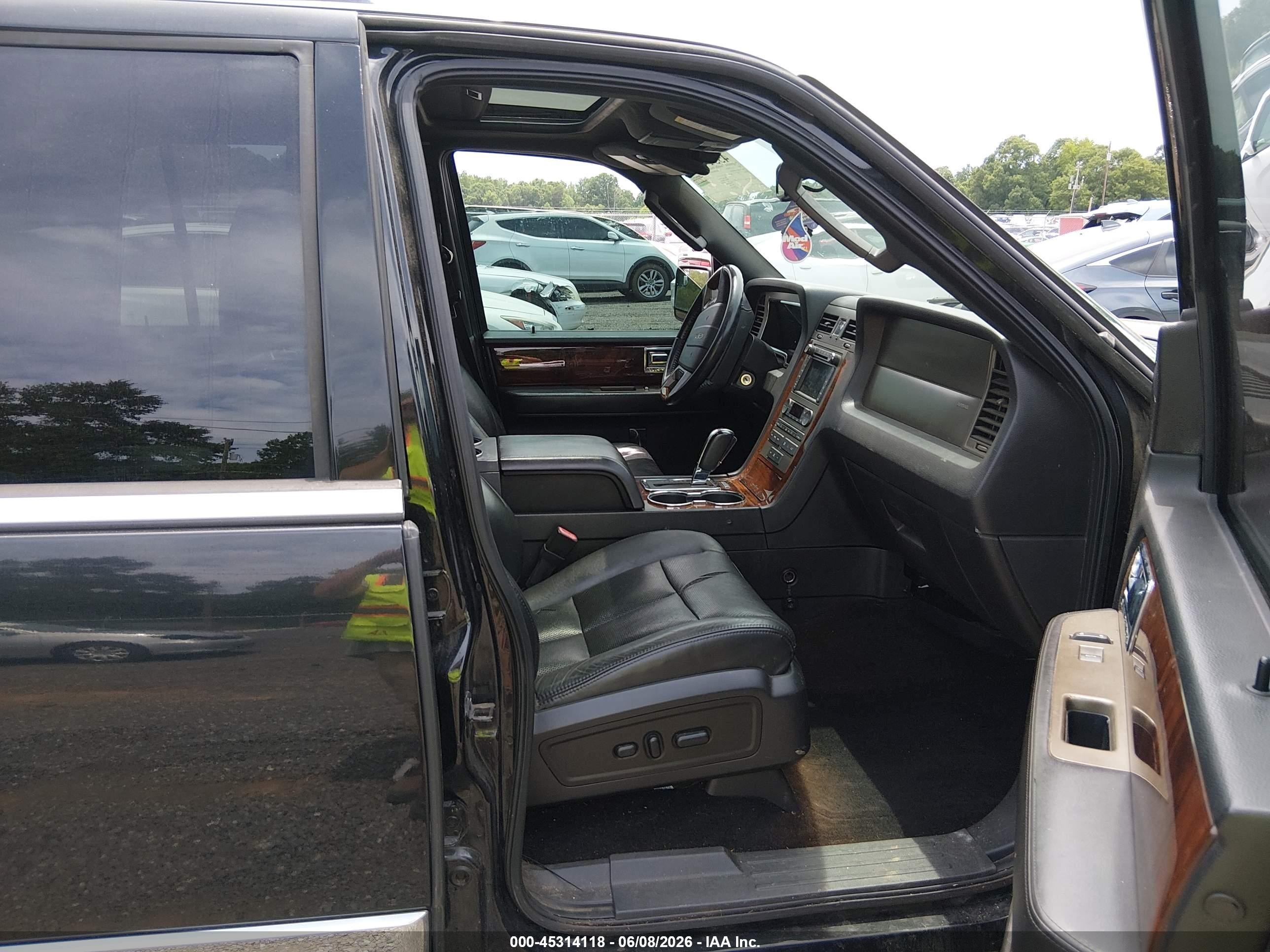 2013 Lincoln Navigator   Black vin: 5LMJJ2J59DEL01682