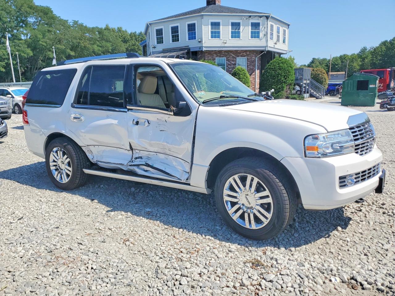 2010 Lincoln Navigator White vin: 5LMJJ2J5XAEJ09229