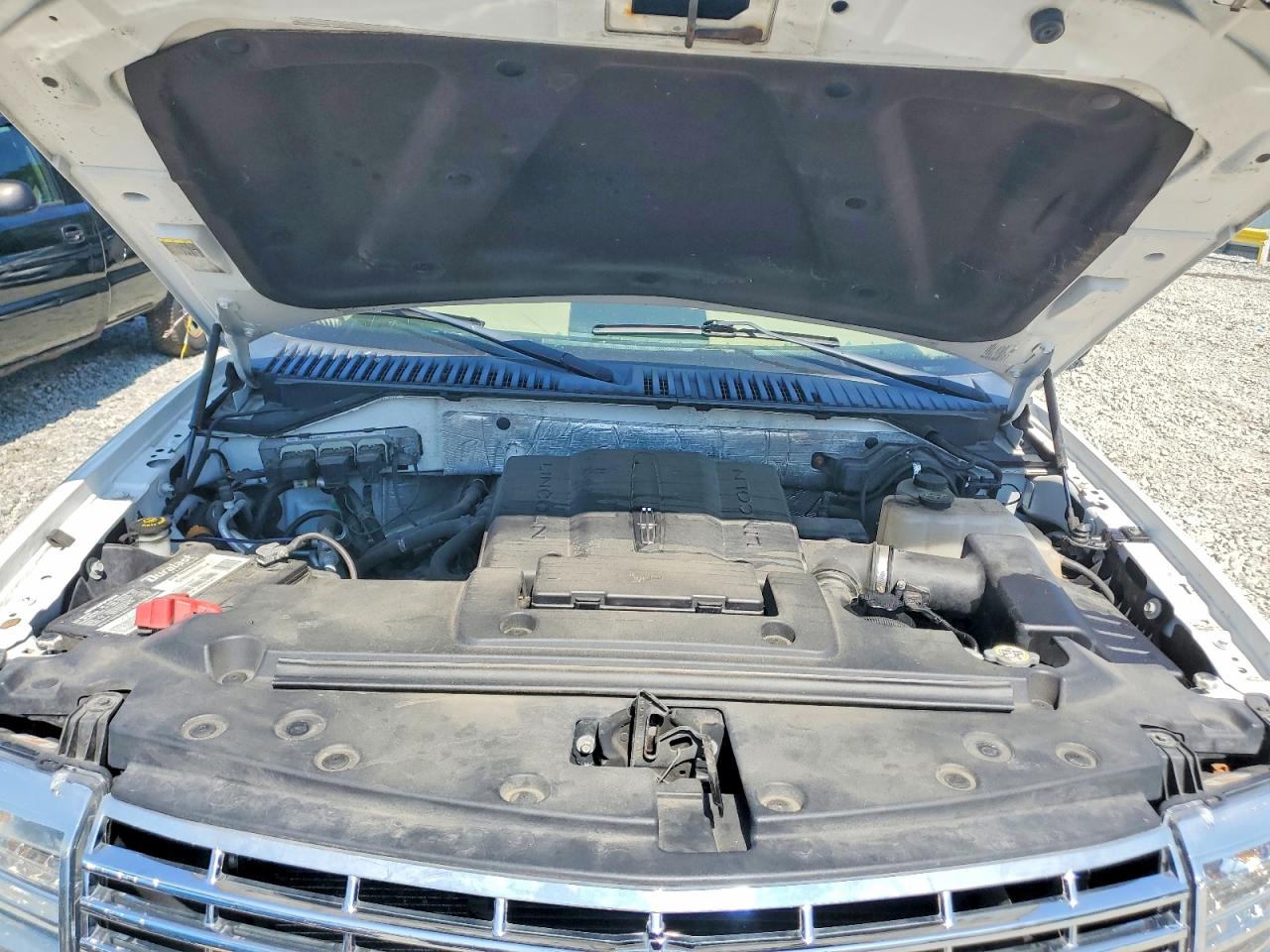 2010 Lincoln Navigator White vin: 5LMJJ2J5XAEJ09229